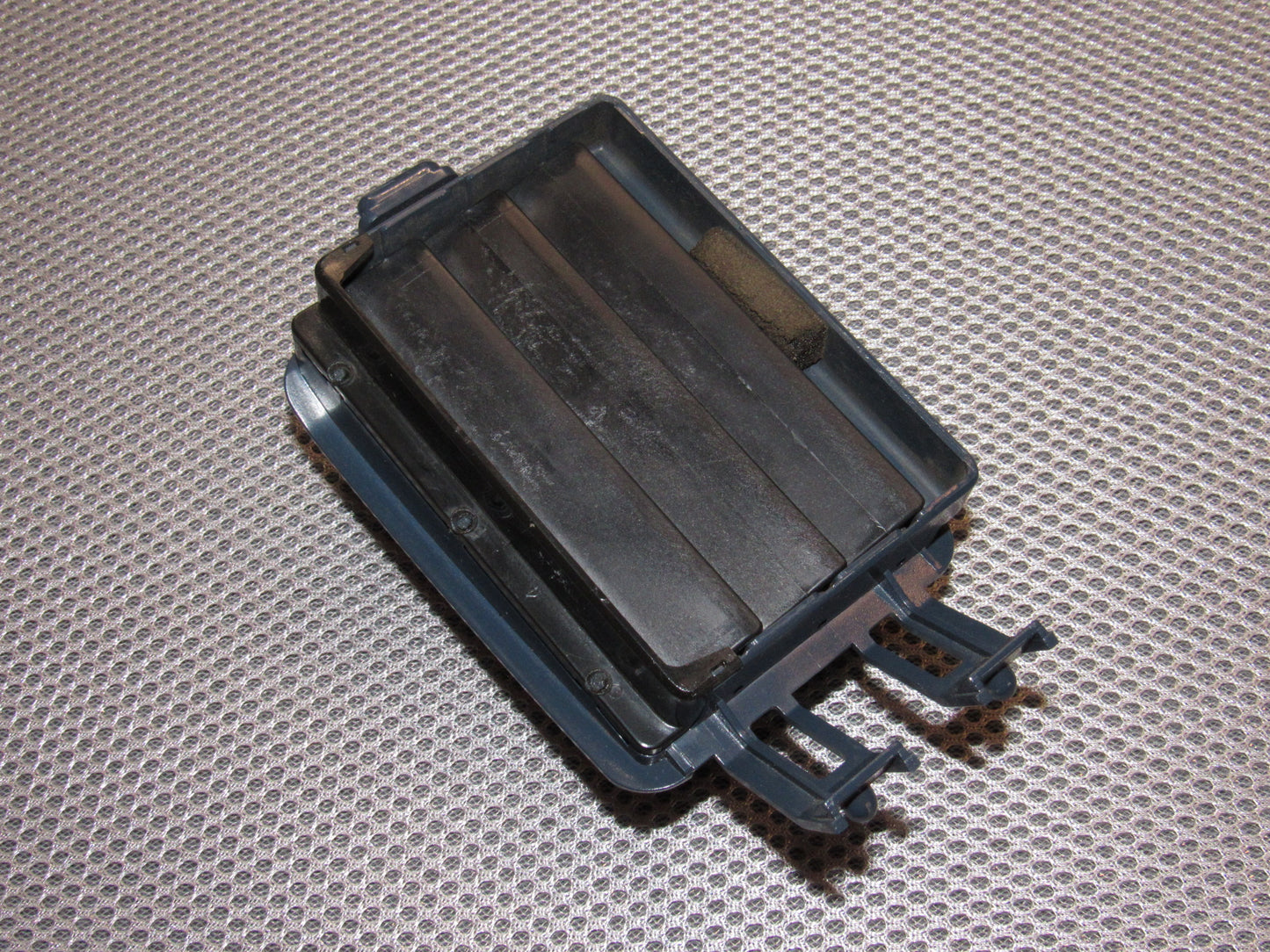 84 85 86 87 88 89 Nissan 300zx OEM Center Dash Air Vent Louver - Left