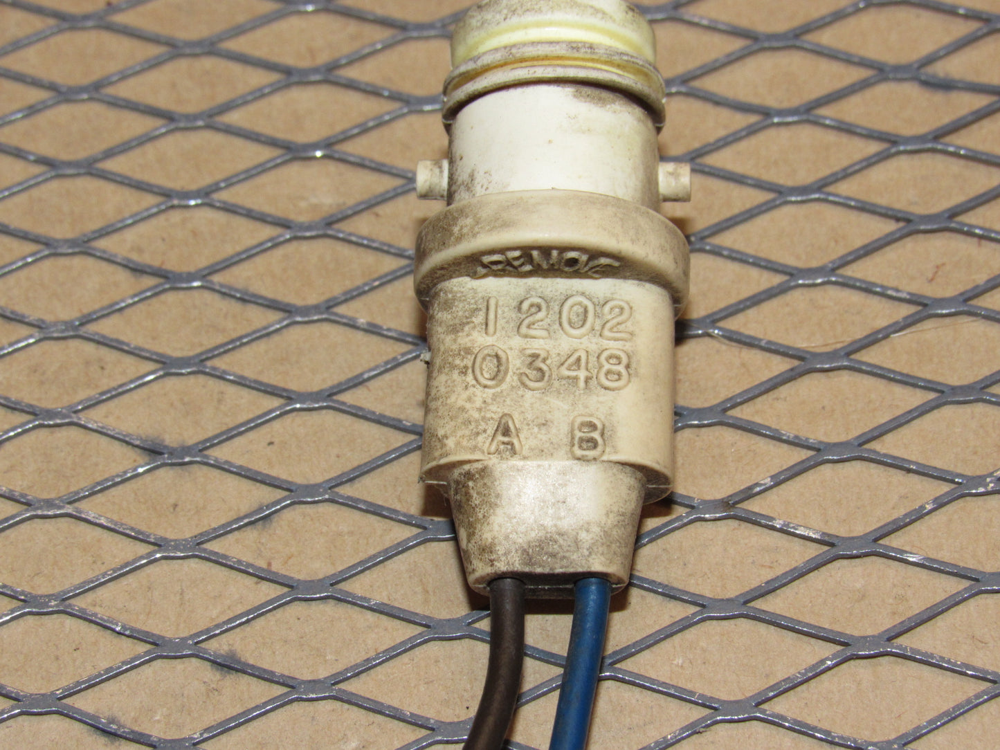 84 85 Pontiac Fiero OEM Rear Side Marker Light Lamp Bulb Socket