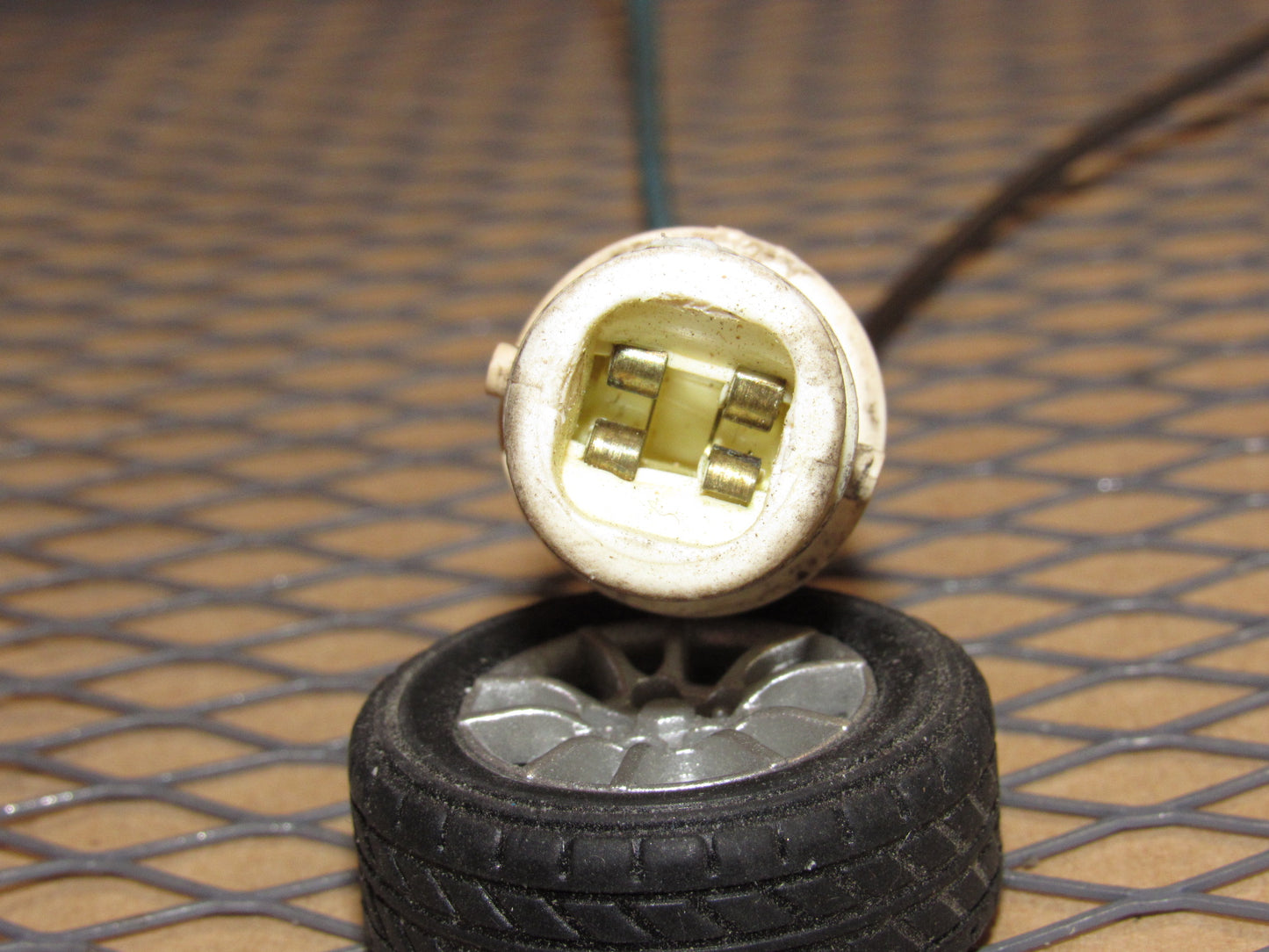 84 85 Pontiac Fiero OEM Rear Side Marker Light Lamp Bulb Socket