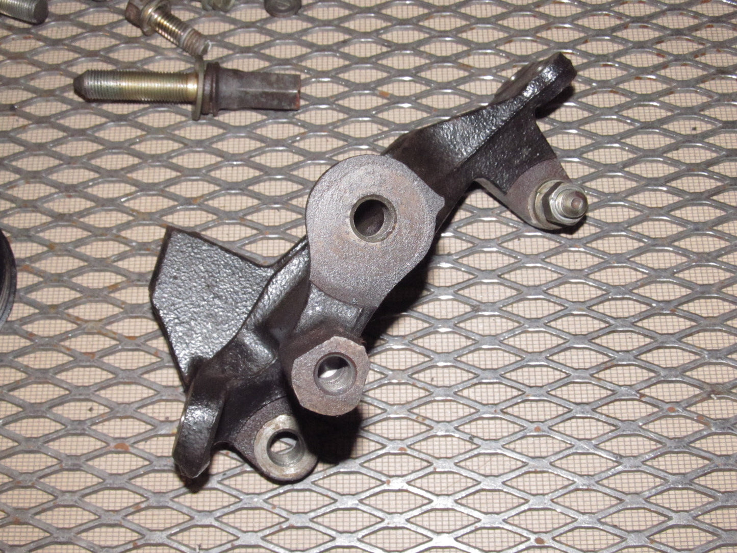 94 95 96 97 Mitsubishi 3000GT OEM Power Steering Pump Mounting Bracket & Pulley