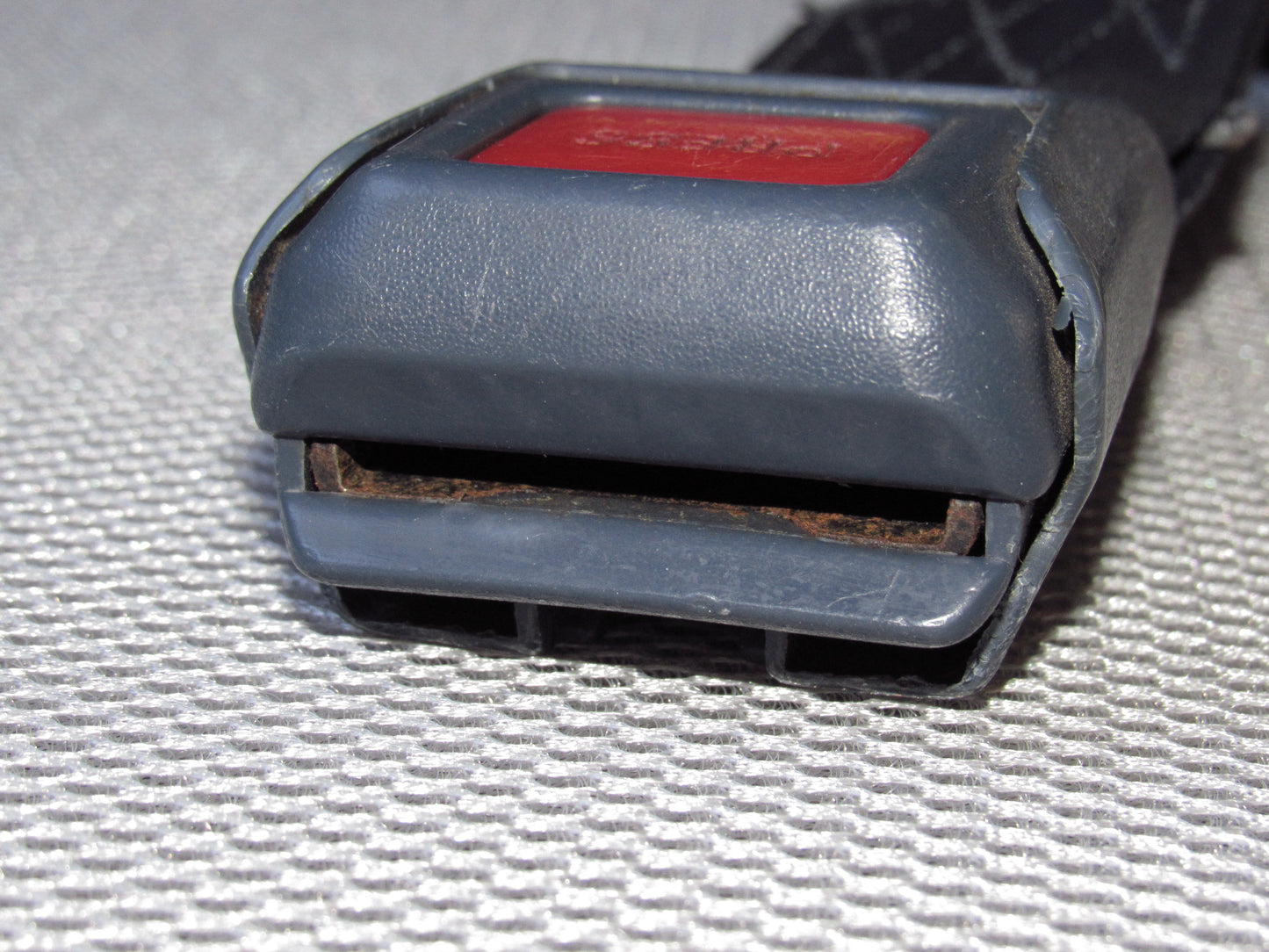 90-95 Nissan Pathfinder OEM Rear Seat Belt Buckle Receiver