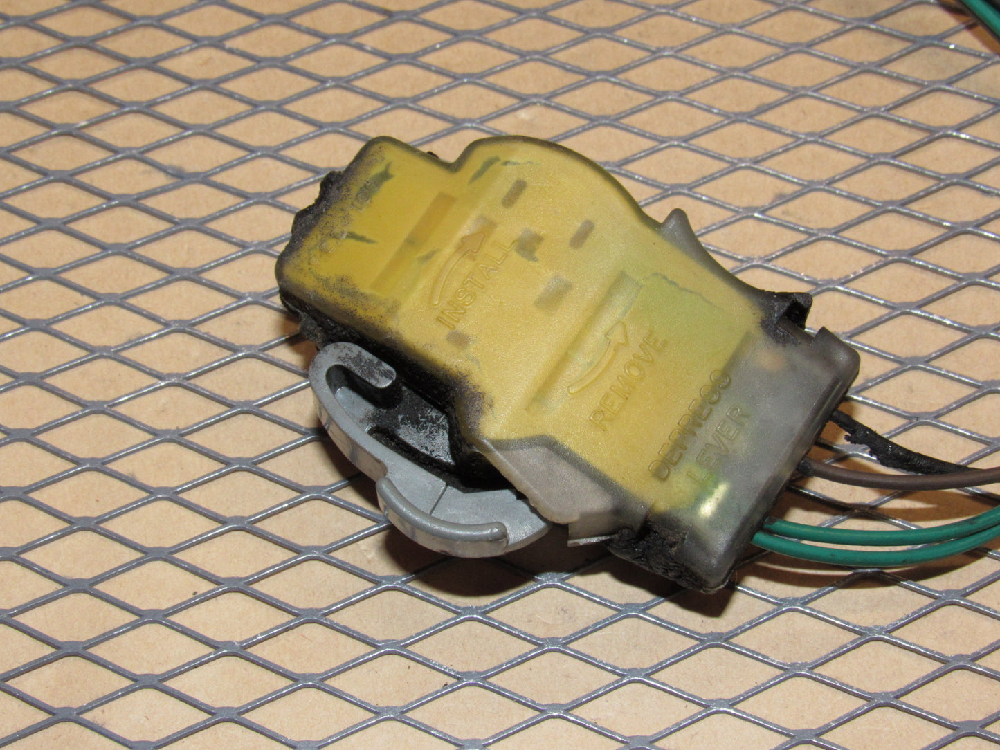 91 92 93 94 95 96 Chevrolet Corvette OEM Outer Tail Light Lamp Bulb Socket - Left