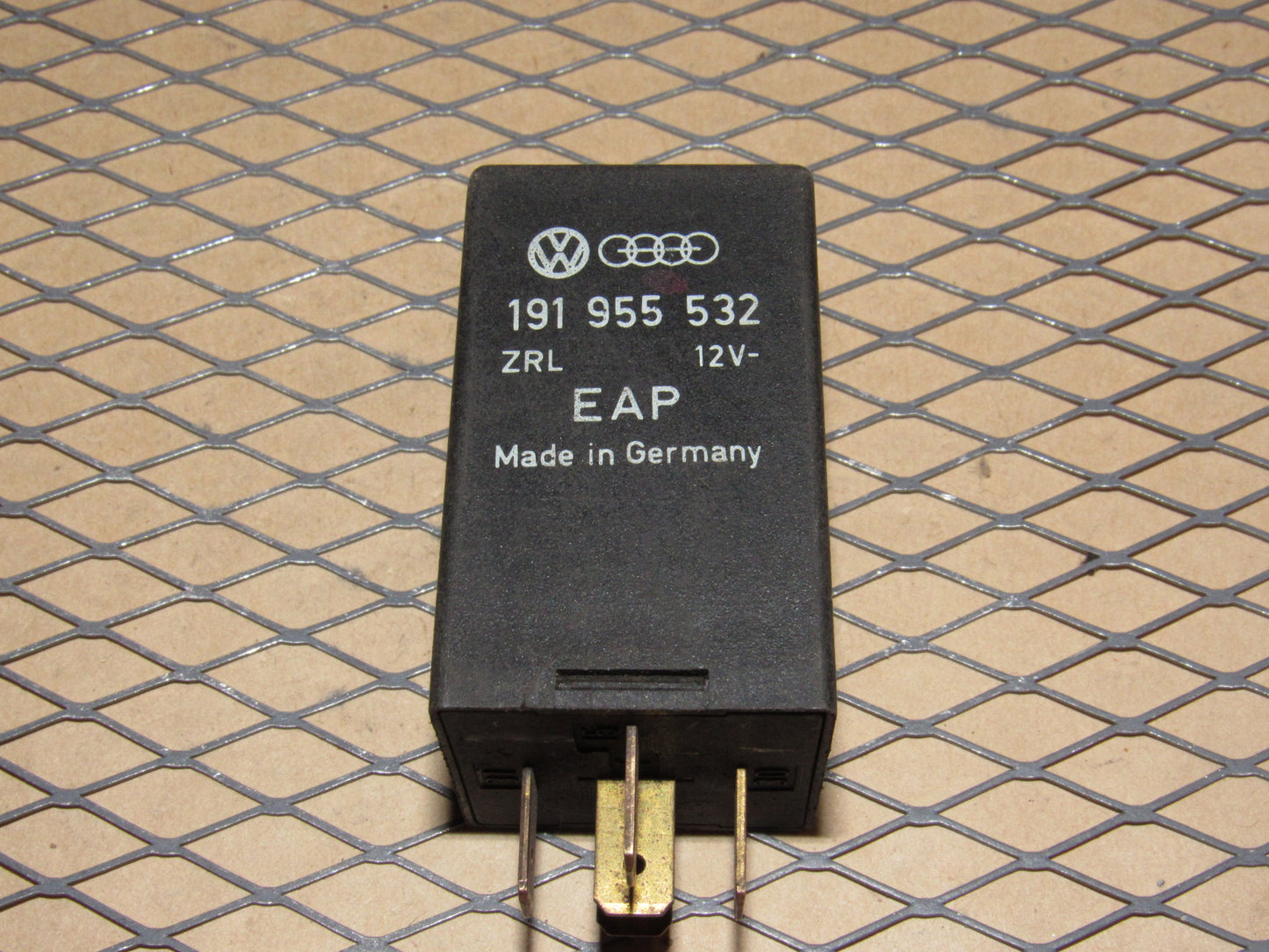 Audi & Volkswagen Relay (31) 191 955 532
