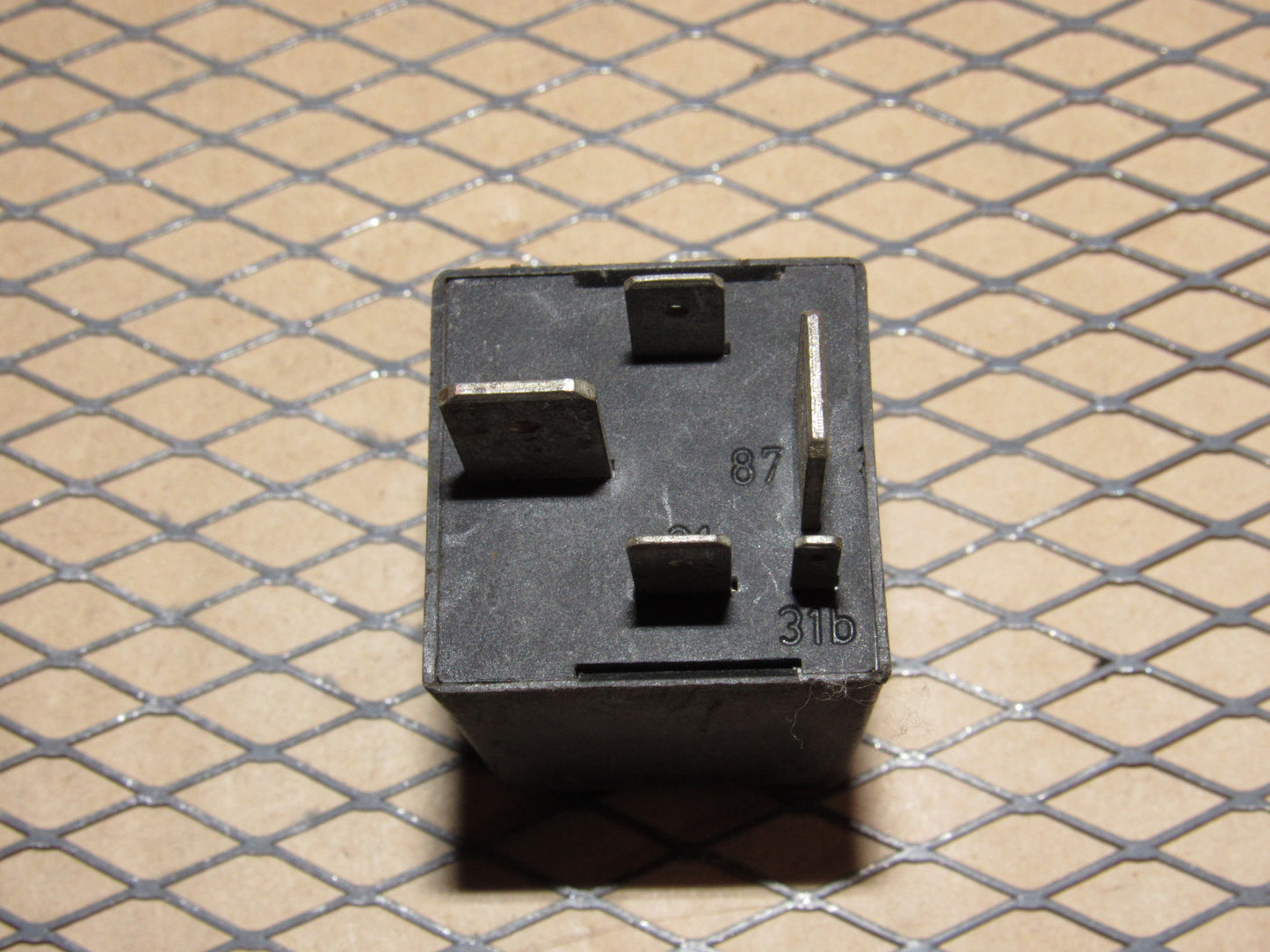 Audi & Volkswagen Relay (2) 321 906 059 D