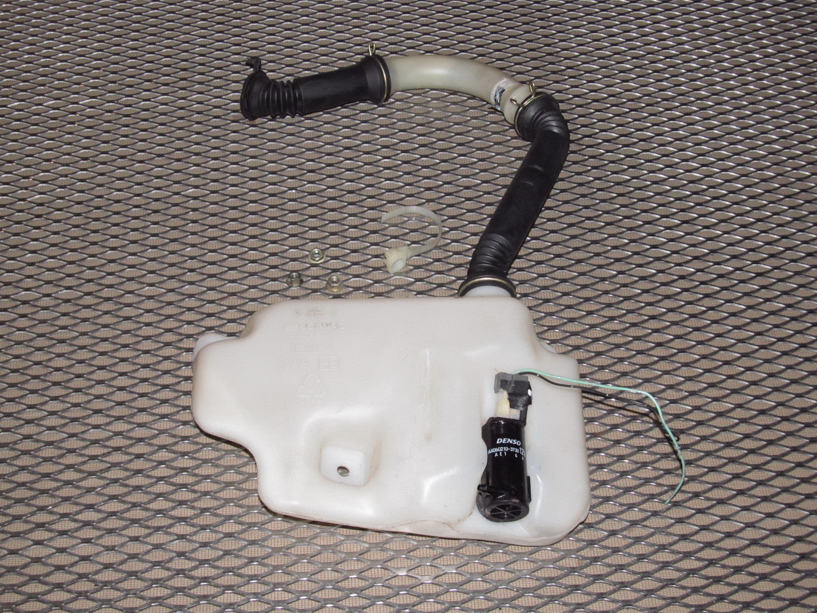 Evan-Fischer Washer Reservoir For 2000-2005 Mitsubishi Eclipse – With Pump & Cap