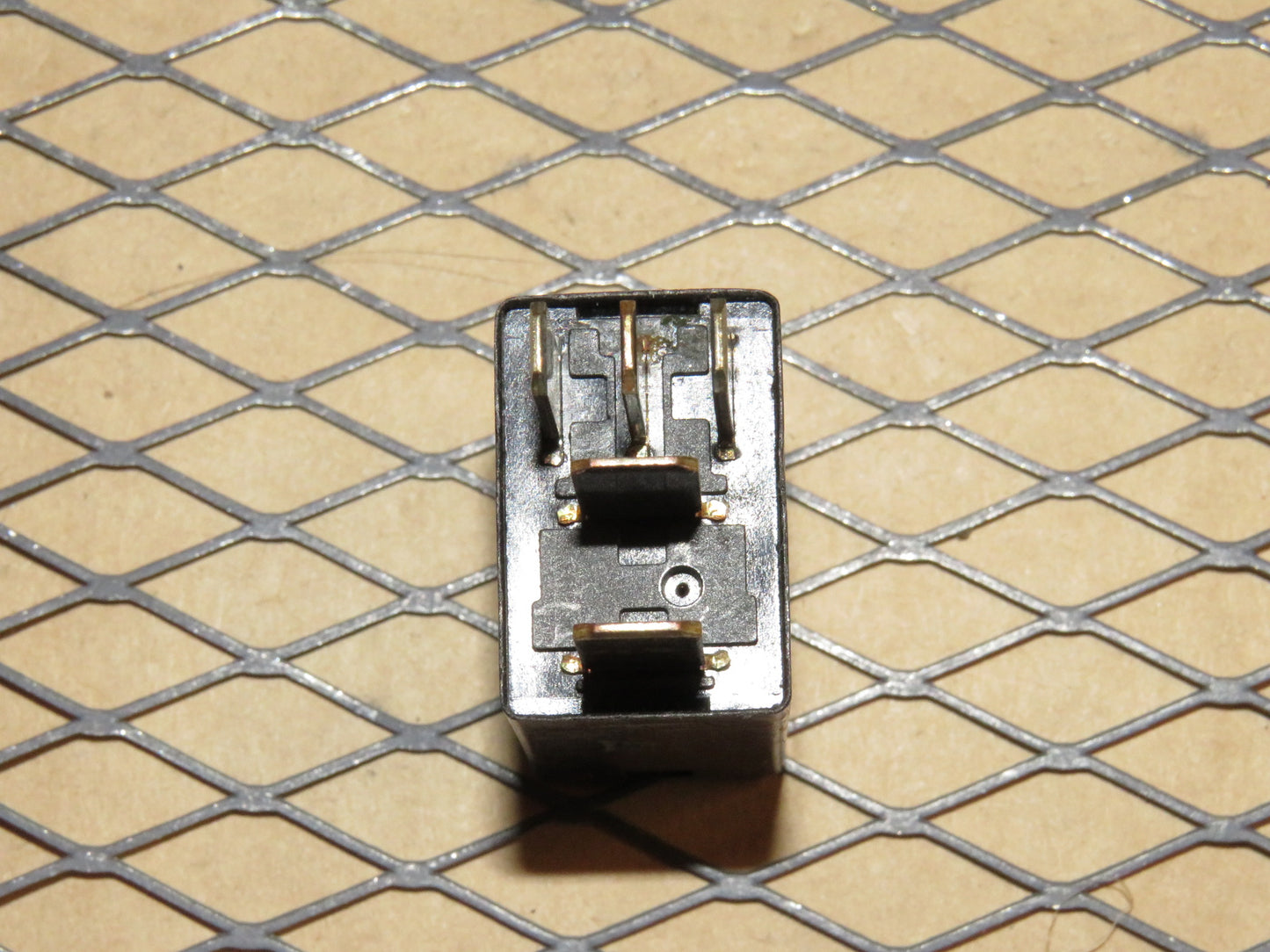 Ford Relay F57B-14B192-AA