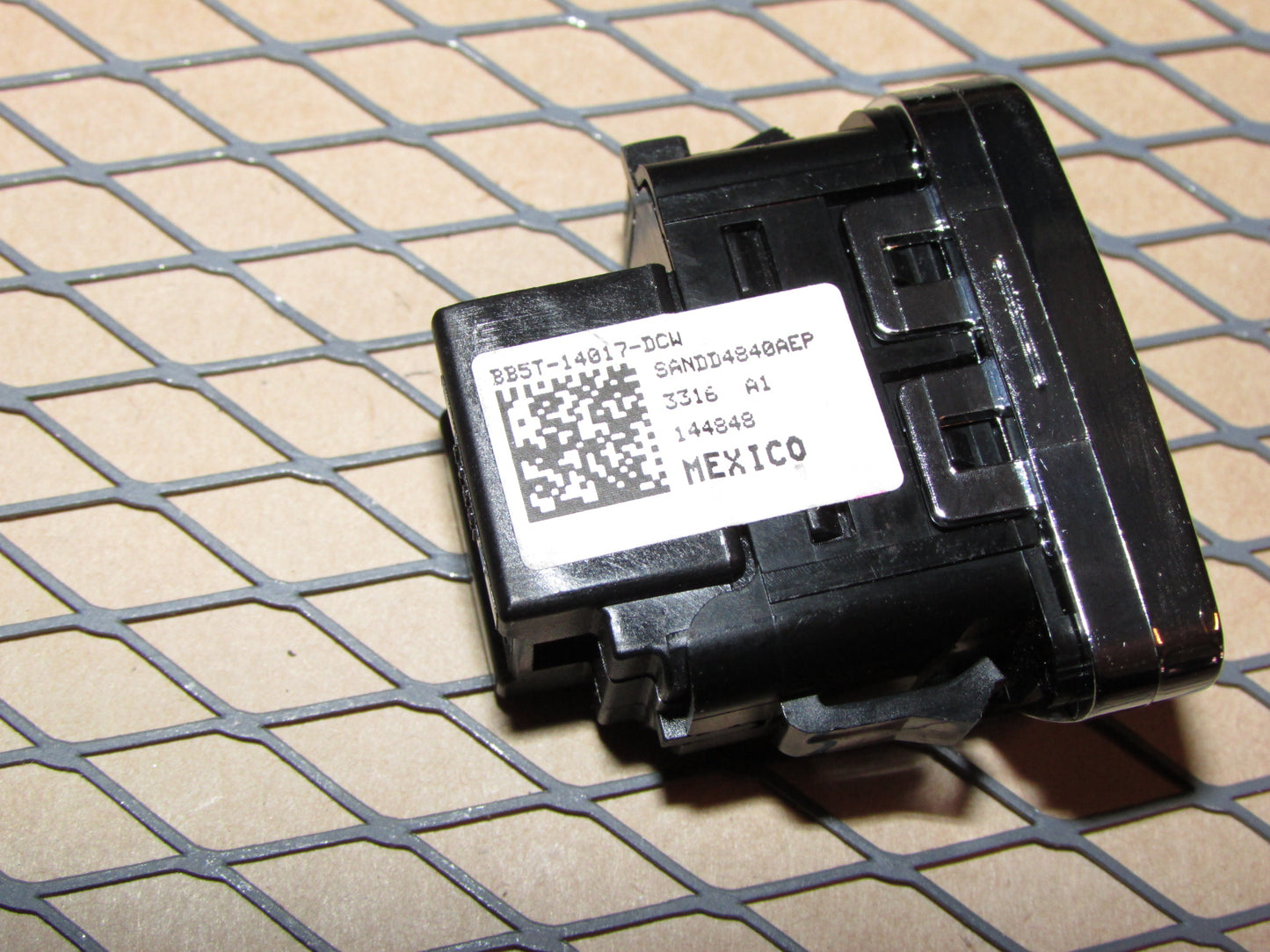15 16 17 18 19 20 21 Ford Mustang OEM Power Door Lock Switch - Right