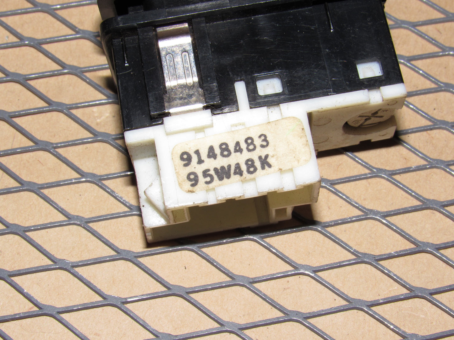 95 96 97 Volvo 850 OEM Central Power Door Lock Switch