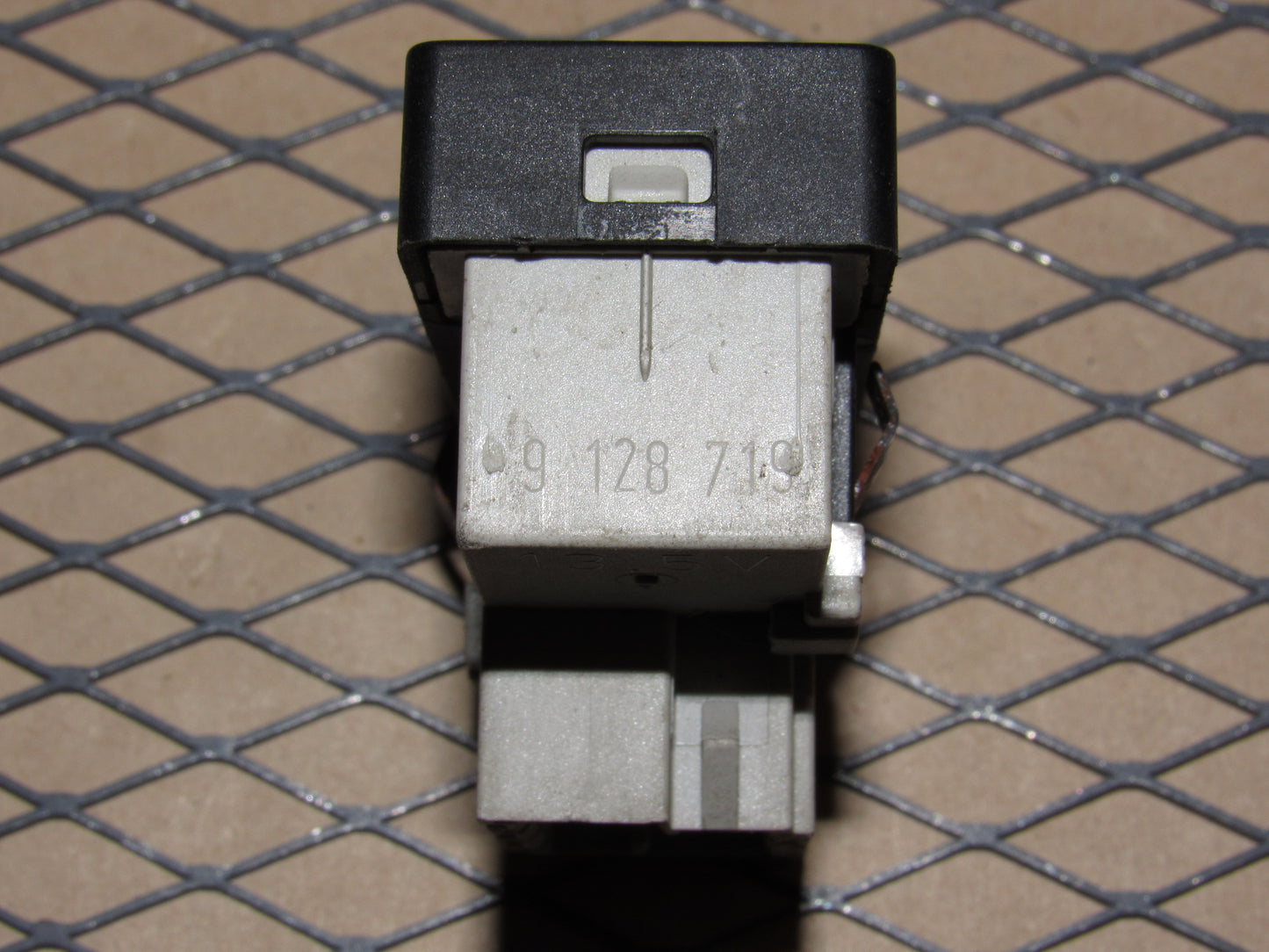 93 94 Volvo 850 OEM Traction Tracs Switch