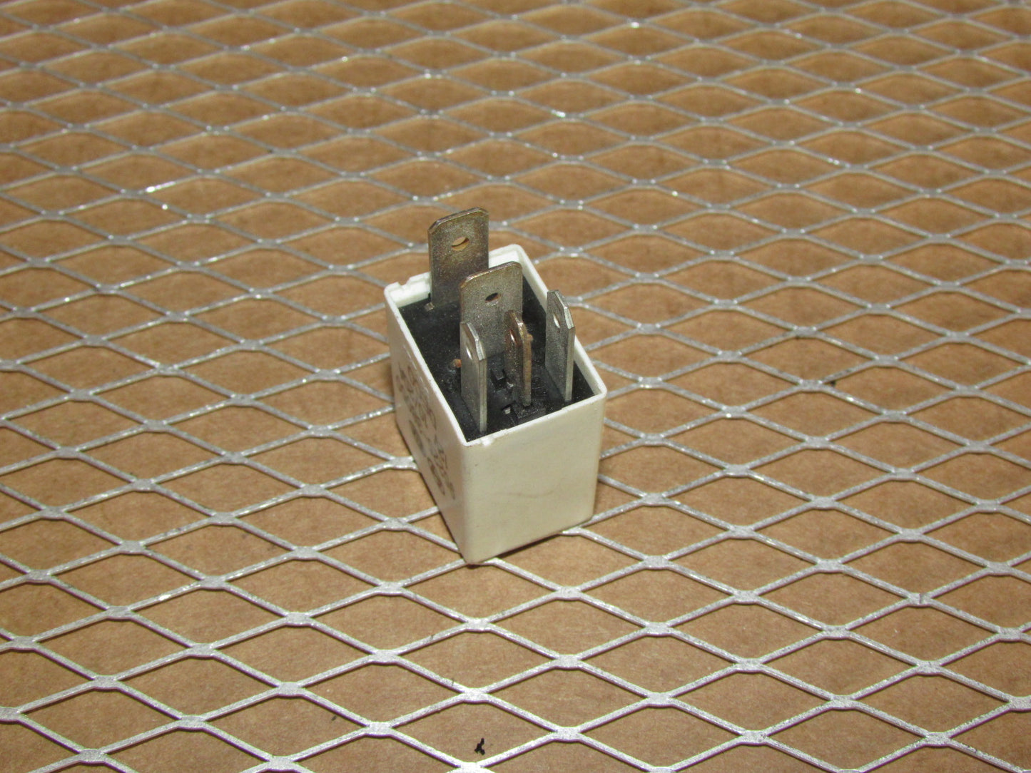 Hyundai Relay 95225-38050