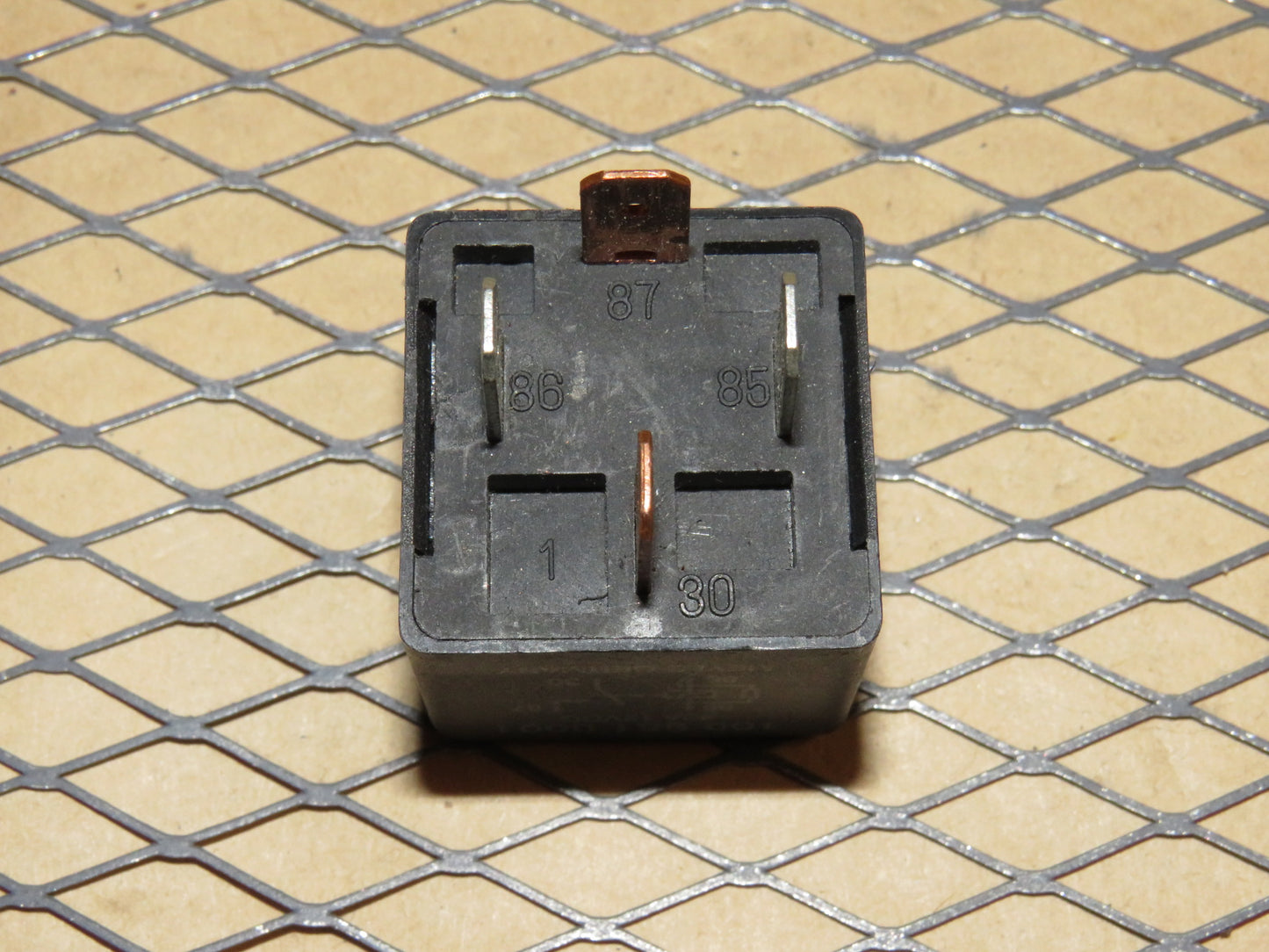 Universal Relay 100 951 0001 / 40A 12VDC / 4 Prongs