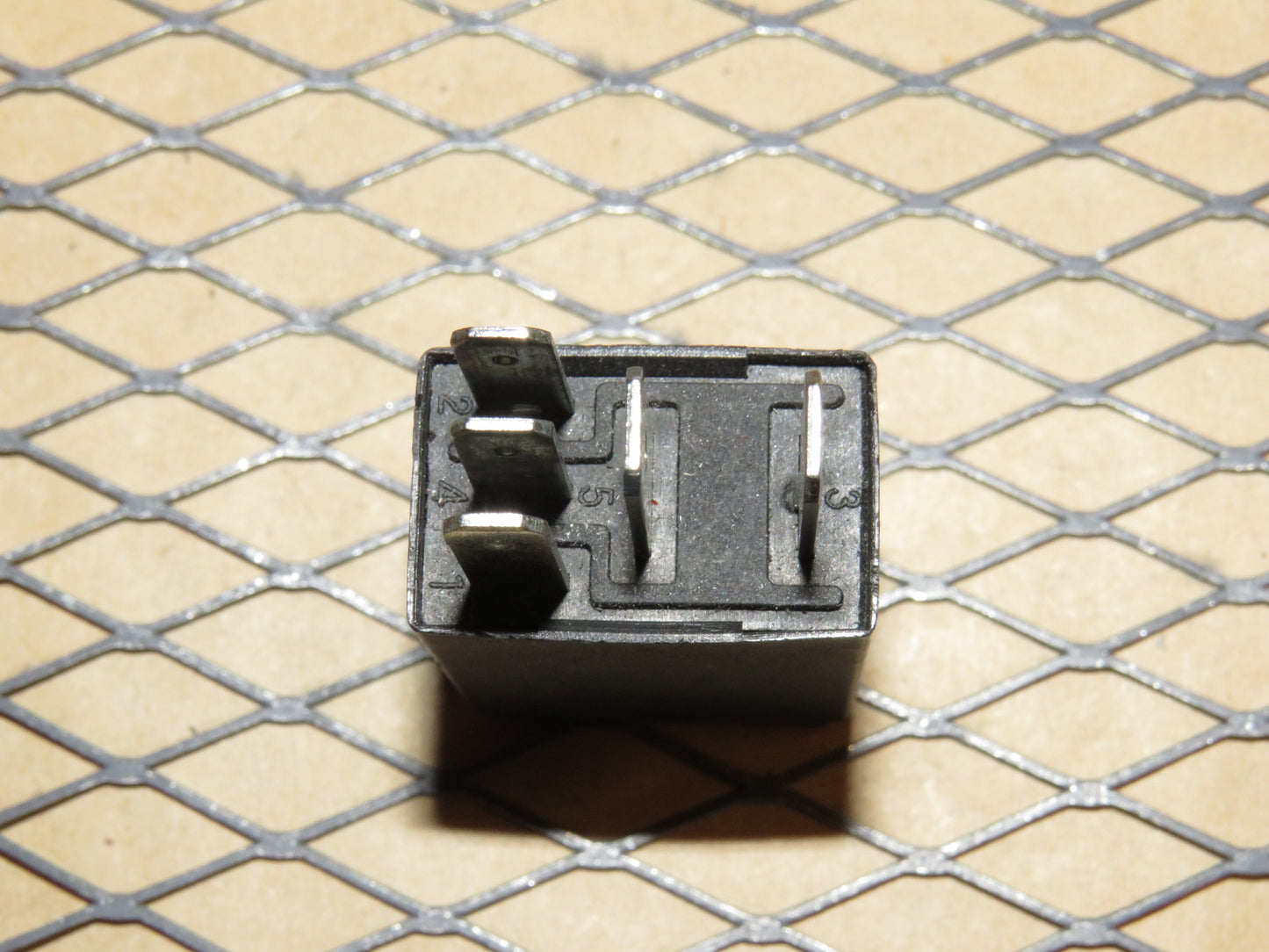 Universal Relay SH111 / 5 Prongs