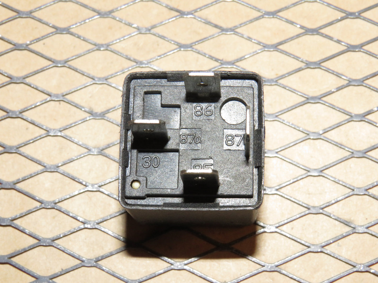 Universal Relay SH107 / 4 Prongs