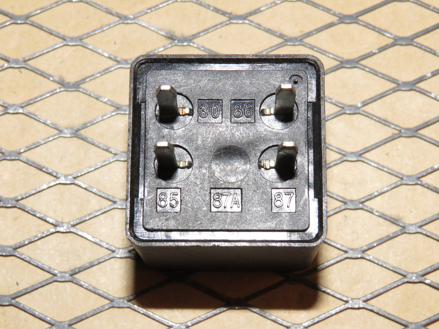 Universal Relay AZ986-1A-12DC1R1 / 40A 14VDC / 4 Prongs