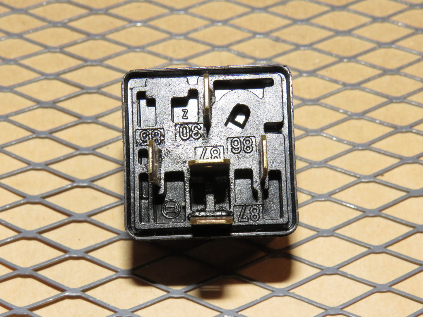 Universal Relay 0 332 014 150 / 12V 30A / 5 Prongs