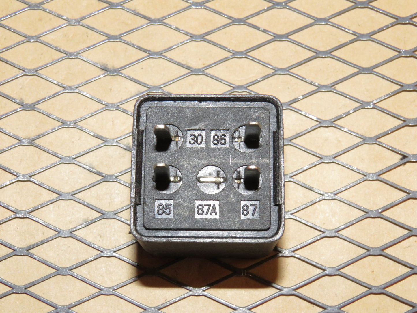 Universal Relay SH108 / 4 Prongs