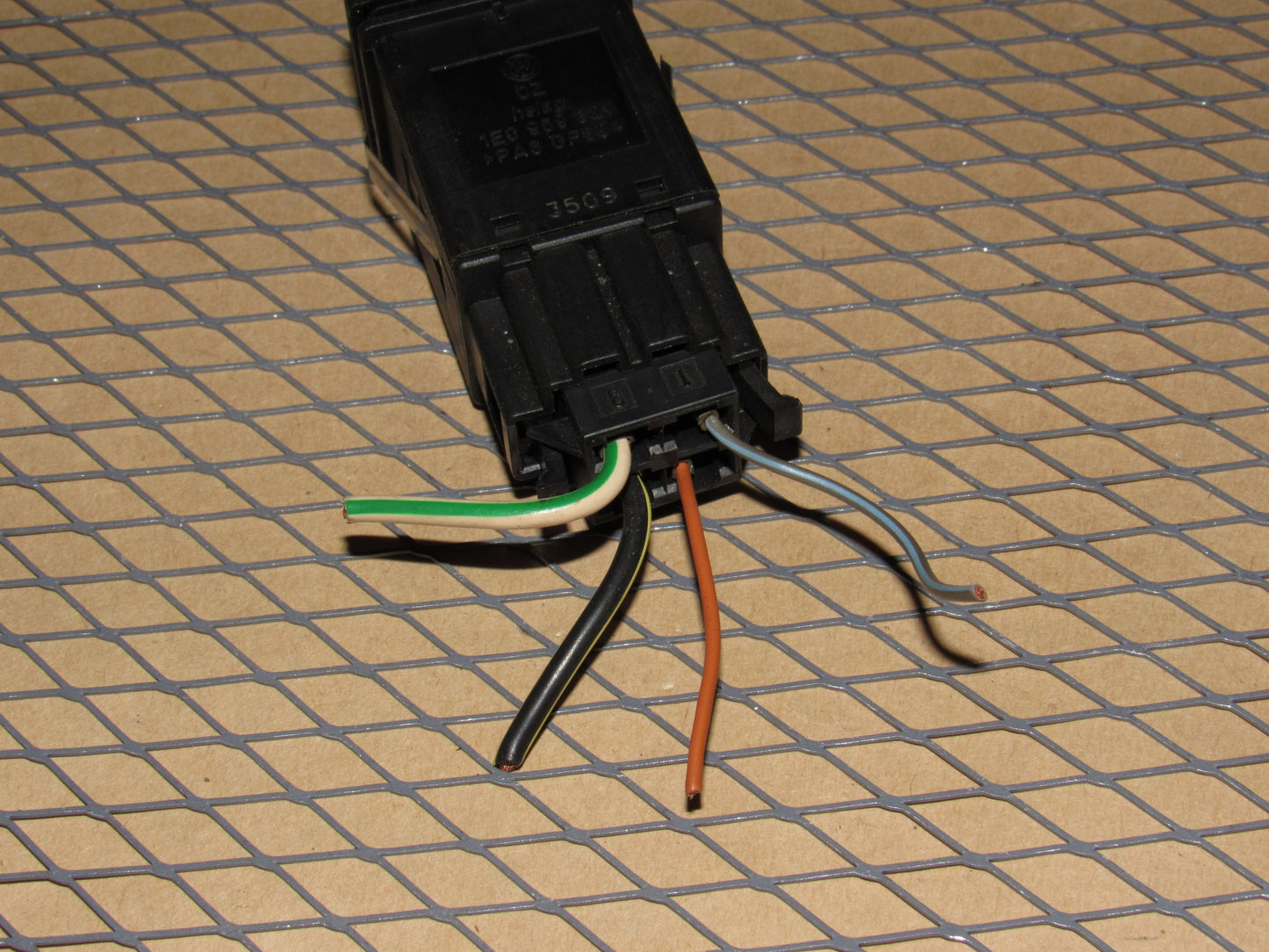 99.5 00 01 02 Volkswagen Cabrio OEM Rear Defroster Switch Pigtail Harness
