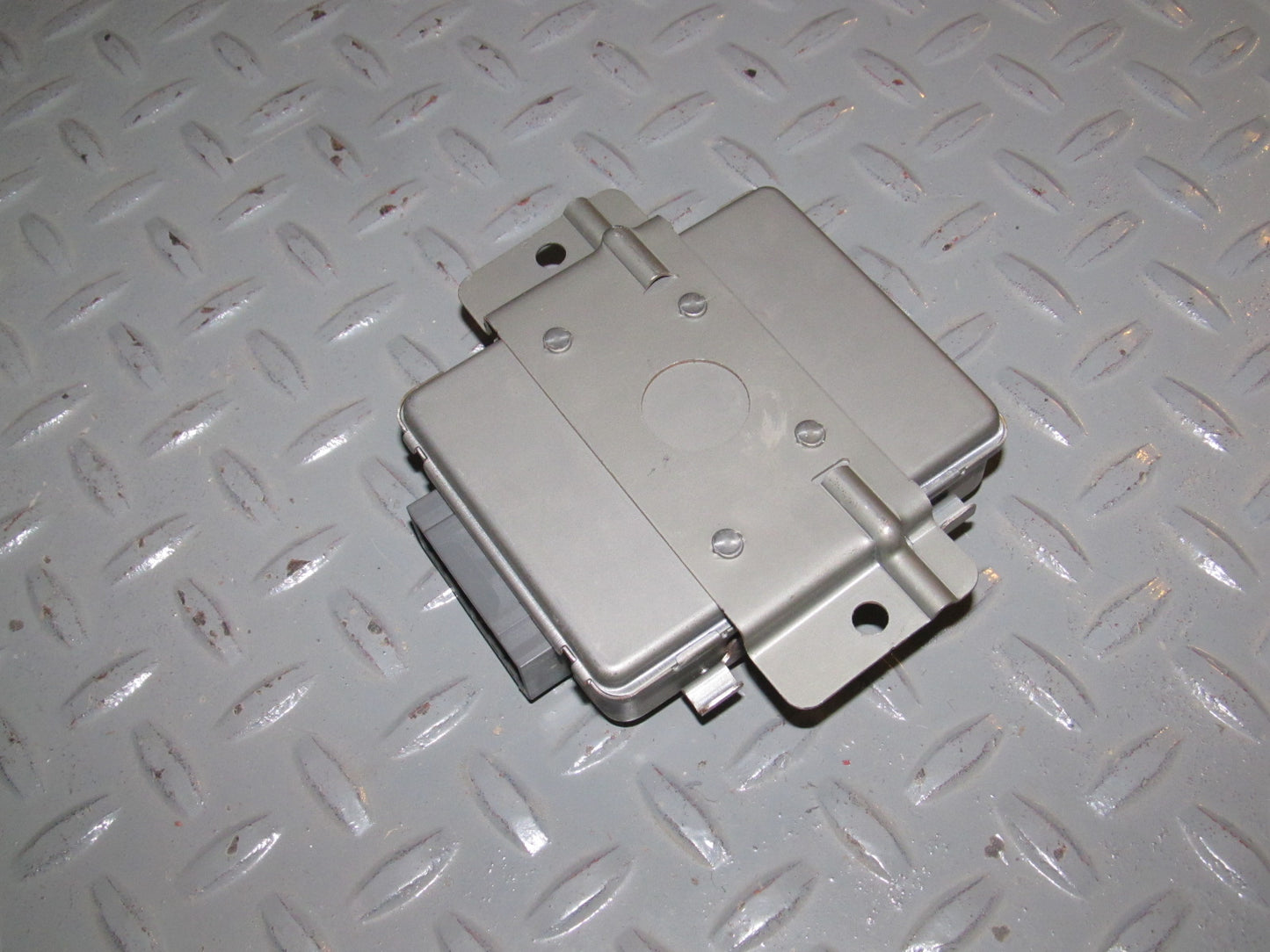 93 94 Mitsubishi Eclipse OEM Cruise Control Module Computer MB686860