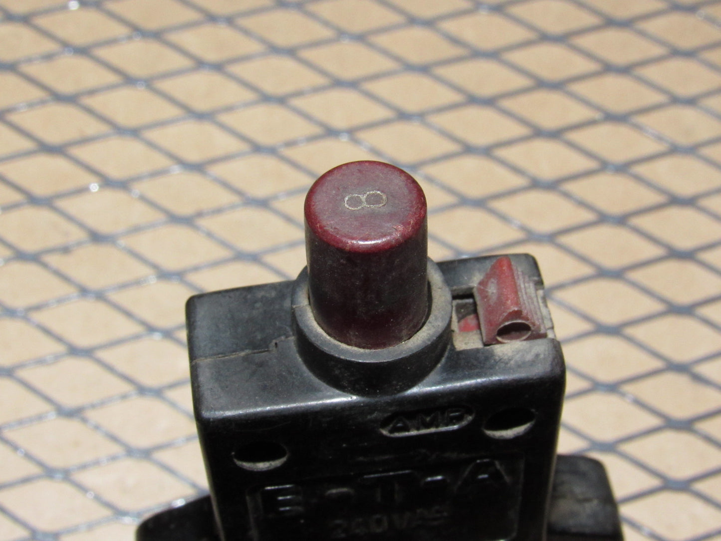 77-95 Mercedes Benz T1 Van Fuse Circuit Breaker 8a E-T-A 240VAC 2-5200-H