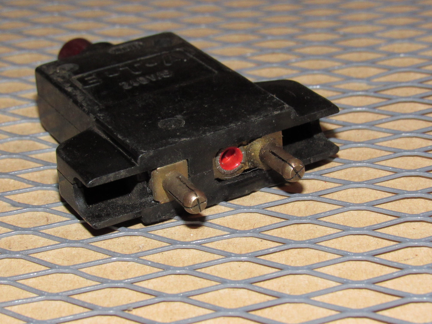 77-95 Mercedes Benz T1 Van Fuse Circuit Breaker 8a E-T-A 240VAC 2-5200-H