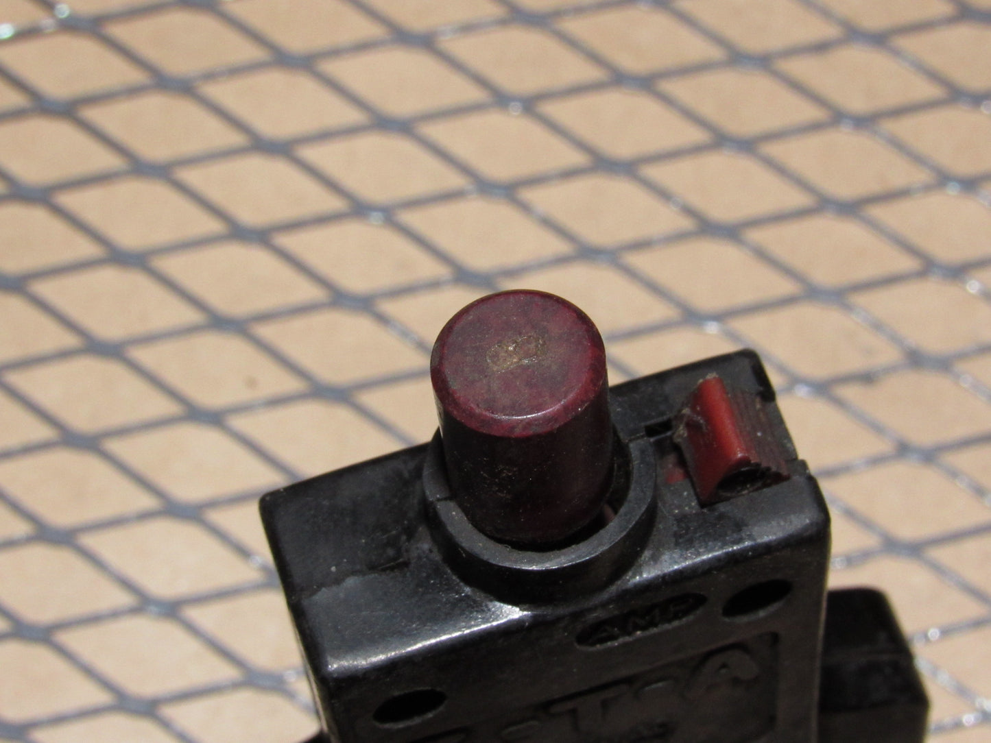 77-95 Mercedes Benz T1 Van Fuse Circuit Breaker 8a E-T-A 240VAC 2-5200-H