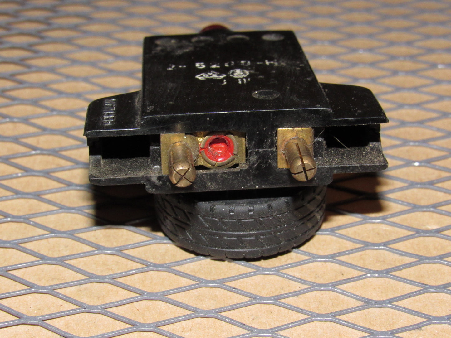 77-95 Mercedes Benz T1 Van Fuse Circuit Breaker 8a E-T-A 240VAC 2-5200-H