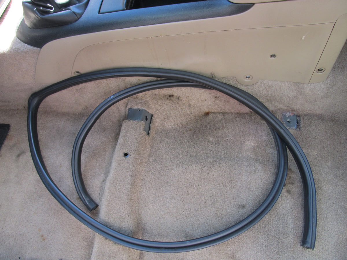 97 98 99 00 01 Honda Prelude OEM Door Chassis Weather Stripping Rubber Seal - Left