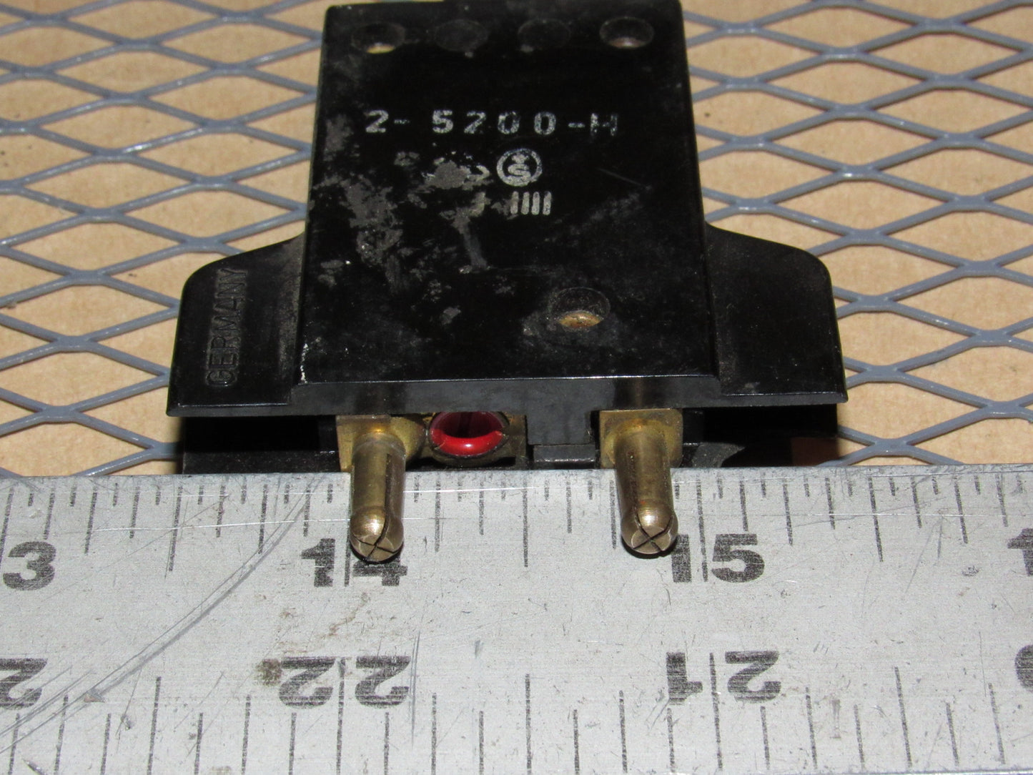 77-95 Mercedes Benz T1 Van Fuse Circuit Breaker 8a E-T-A 240VAC 2-5200-H