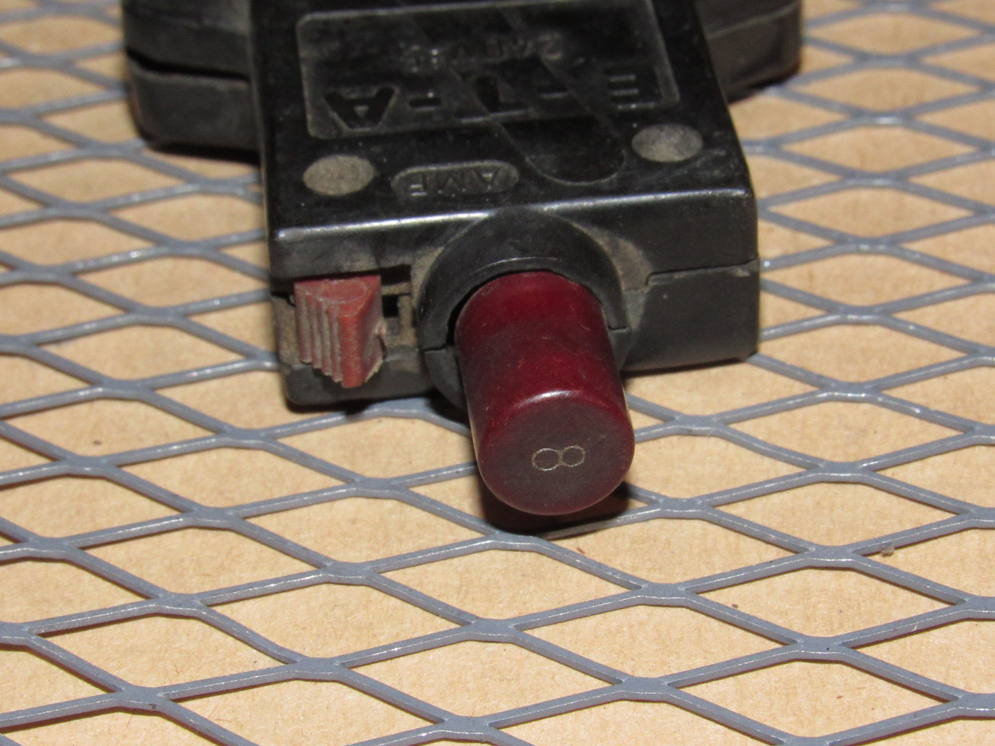 77-95 Mercedes Benz T1 Van Fuse Circuit Breaker 8a E-T-A 240VAC 2-5200-H