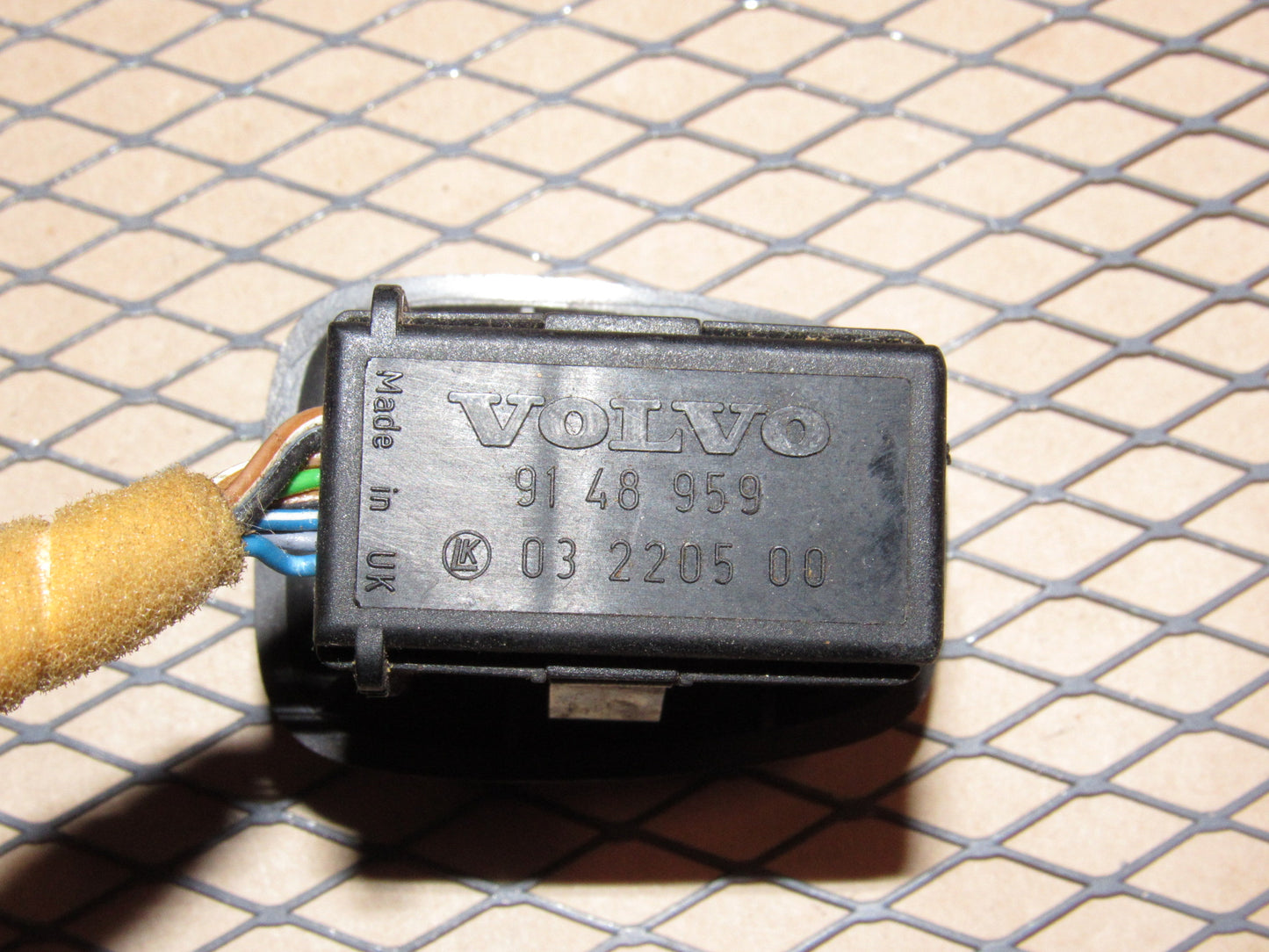 98 99 00 01 02 03 04 Volvo C70 OEM Power Mirror Switch