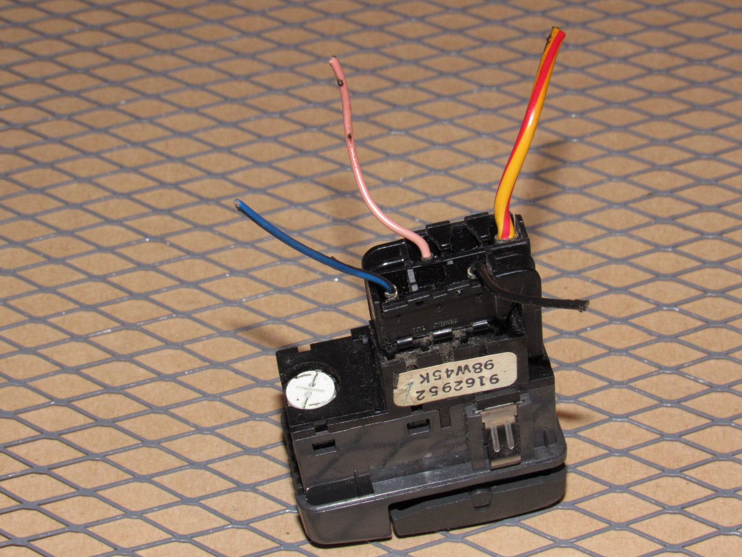 98 99 00 01 02 03 04 Volvo C70 OEM Mirror & Rear Defroster Switch Pigtail Harness