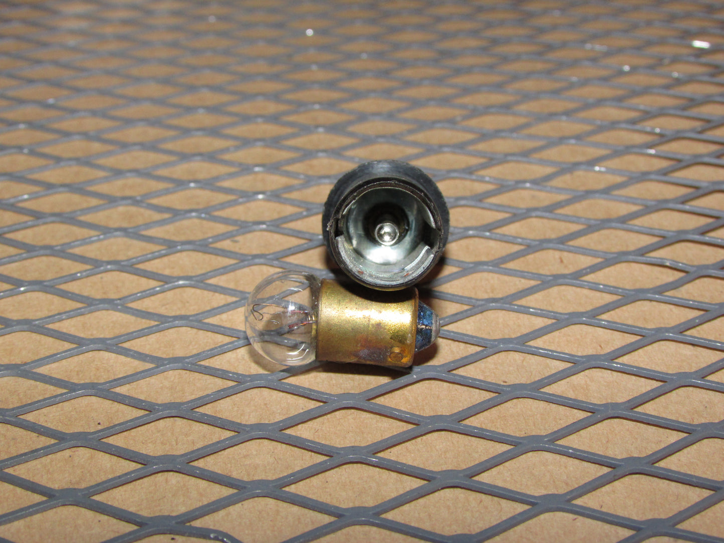 77-95 Mercedes Benz T1 Van OEM Interior Dash Indicator Light Lamp Bulb Socket