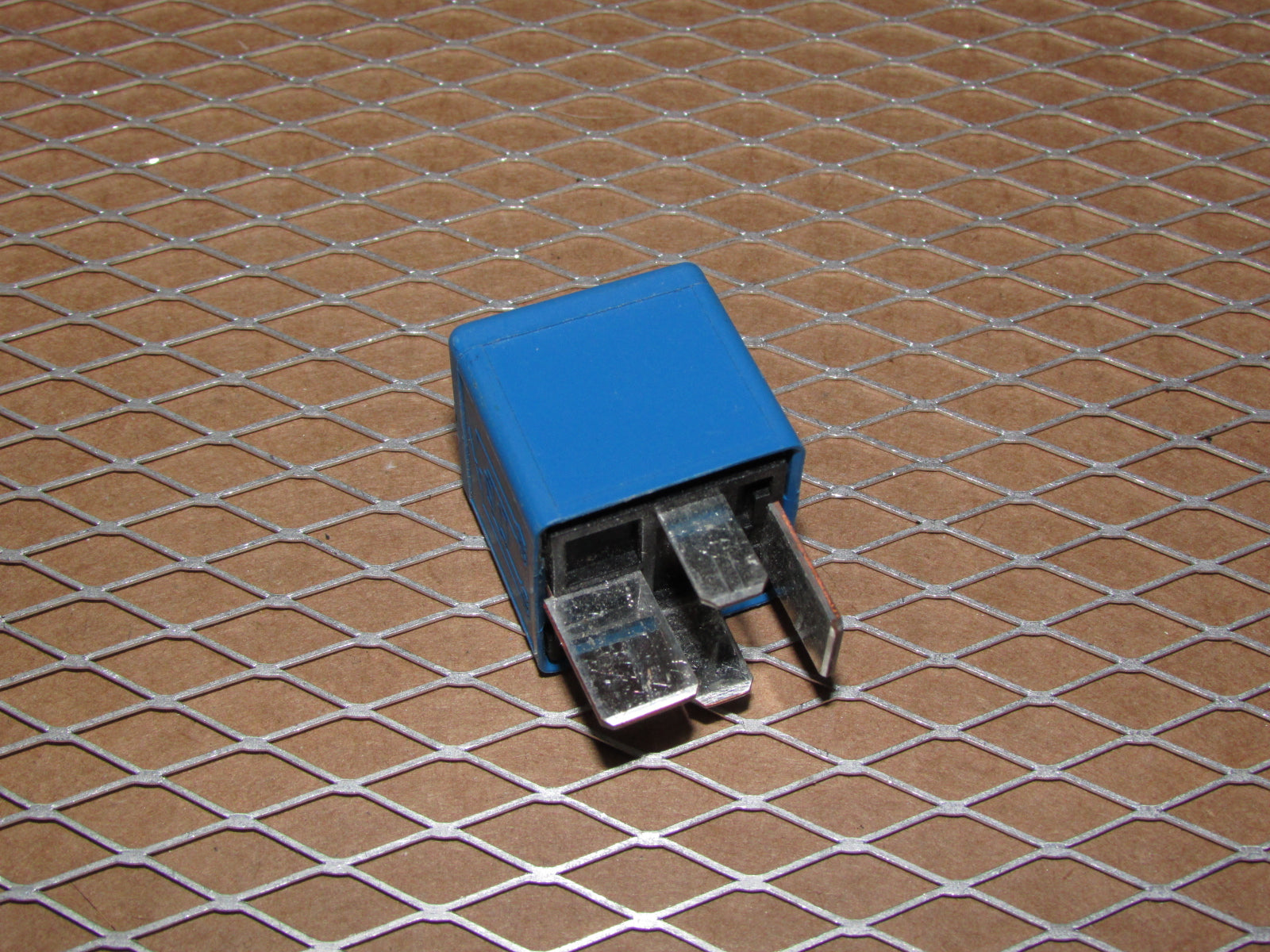 Universal Relay V23134-J59-X501 – Autopartone
