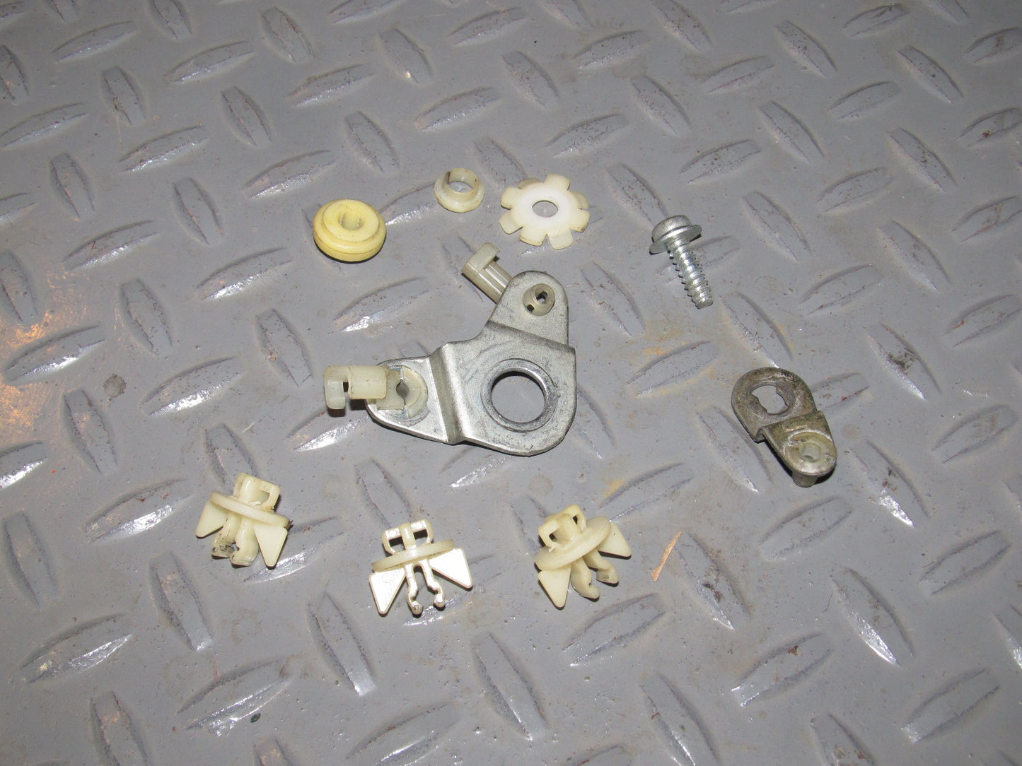 81 82 83 Datsun 280zx OEM Door Linkage Rod Holder Retainer Clip