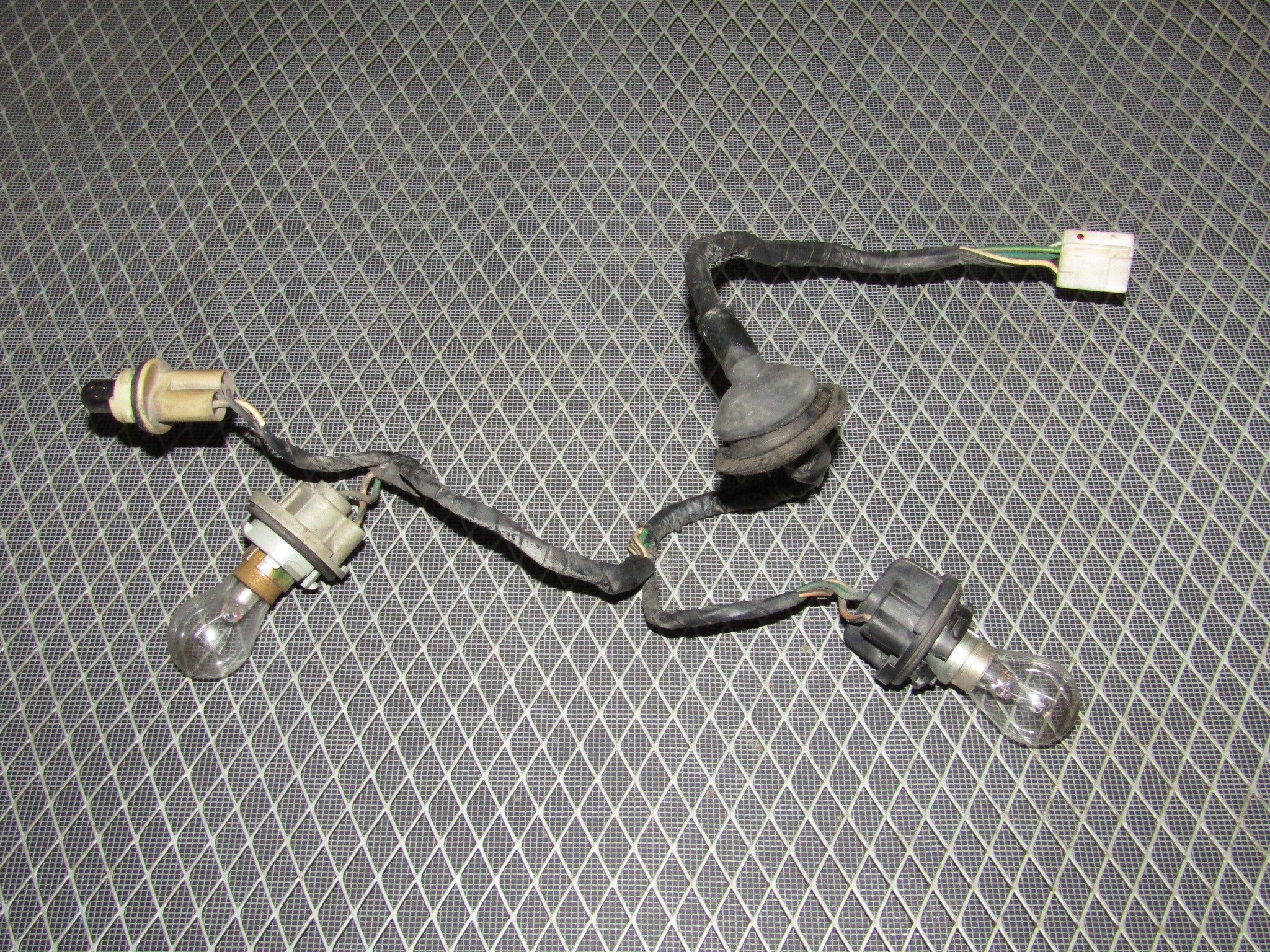 OEM Toyota Camry Tail Light Harness Socket – 1992-1996 – Left Or Right – Pre-Owned