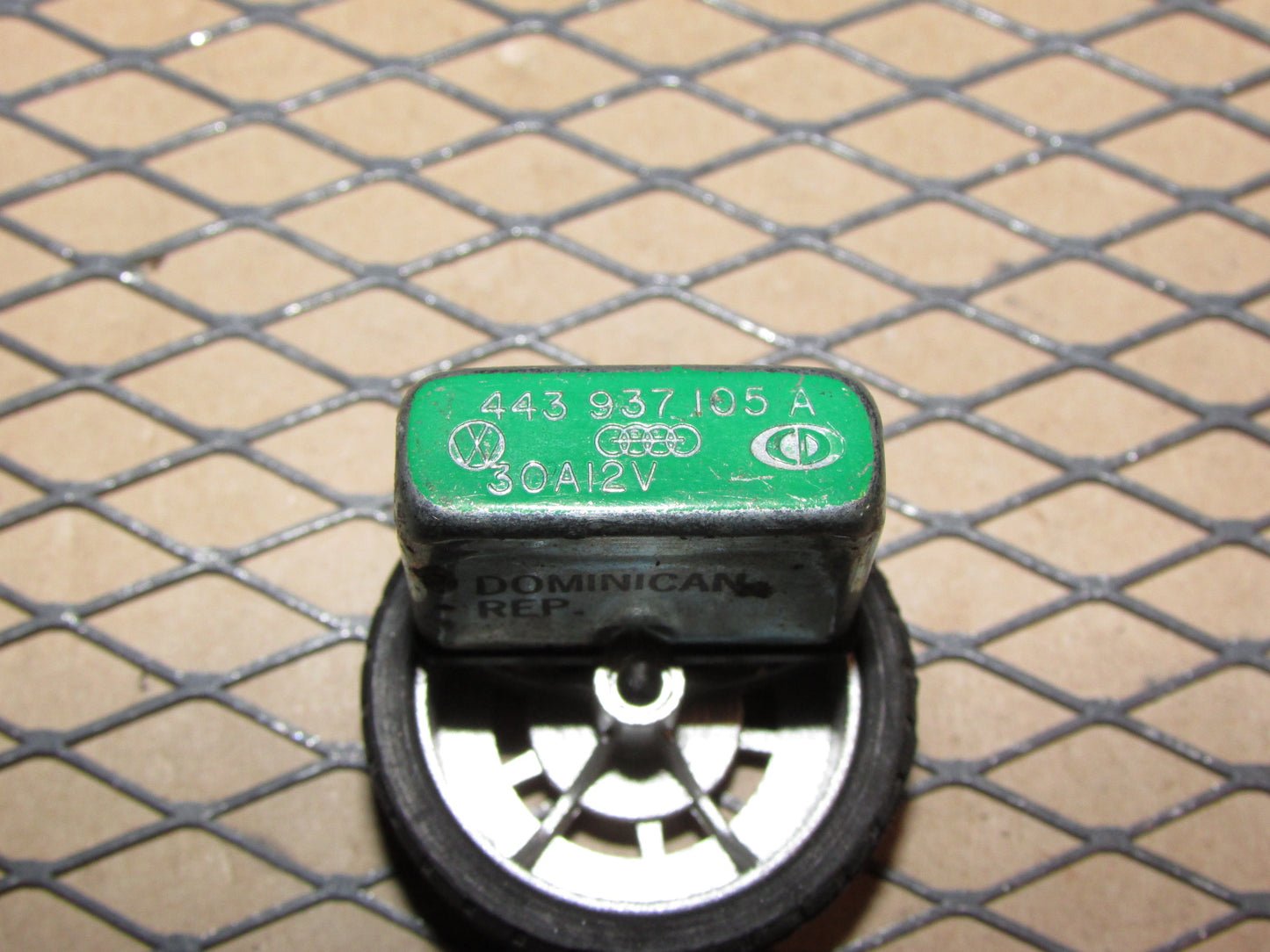 Audi & Volkswagen 30A Fuse Circuit Breaker 443 937 105 A