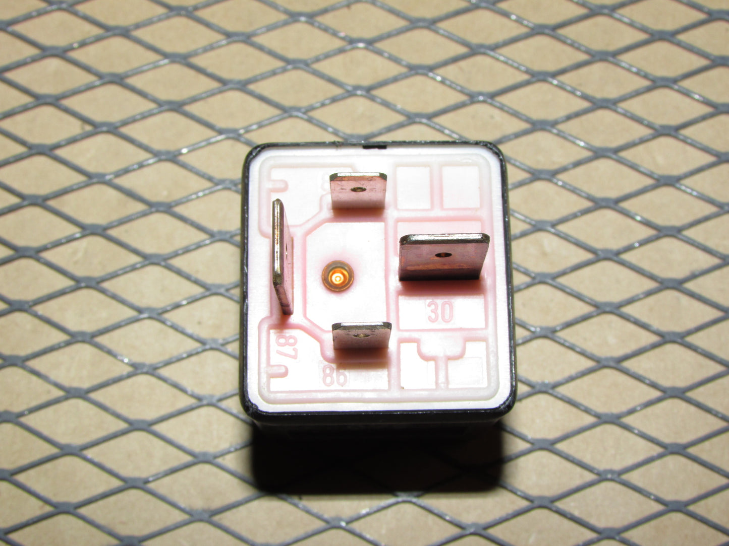 Audi & Volkswagen Relay (217) 443 951 253 S