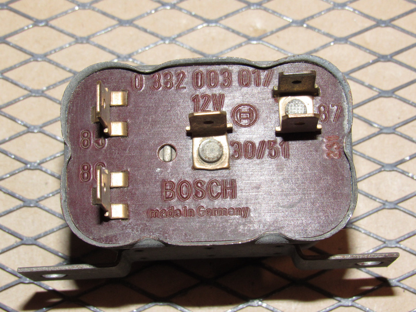 77-95 Mercedes Benz T1 OEM Relay 0 332 003 017