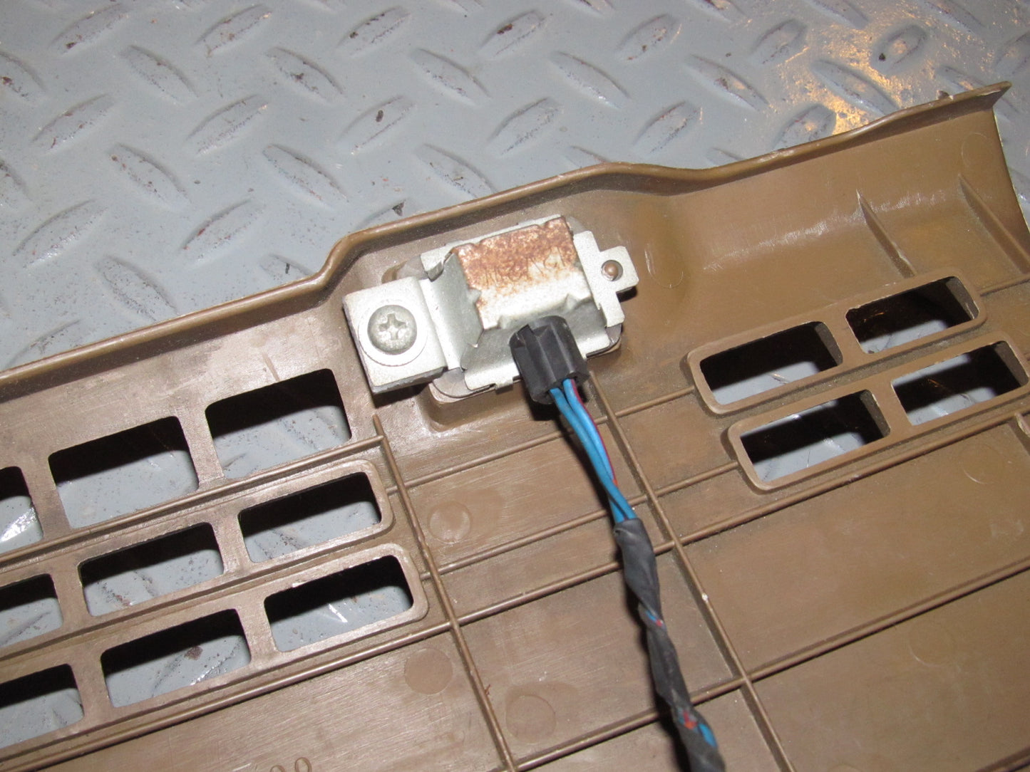 87 88 89 Nissan 300zx OEM Dash Courtesy Light Bulb Socket - Right