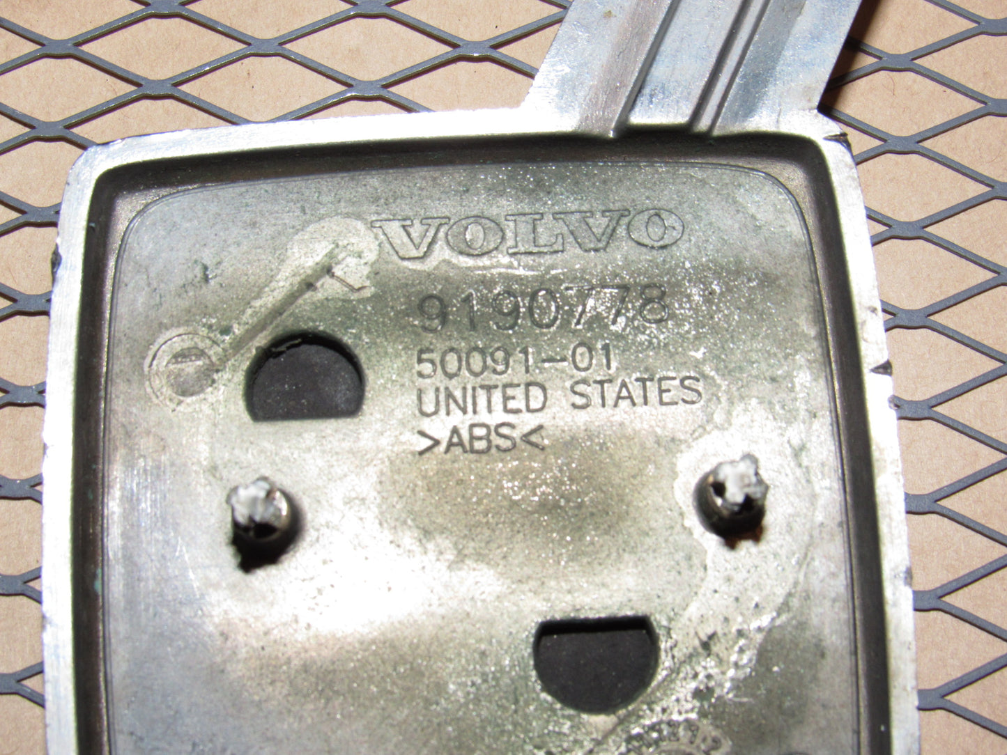 98 99 00 Volvo V70 OEM Front Badge Emblem