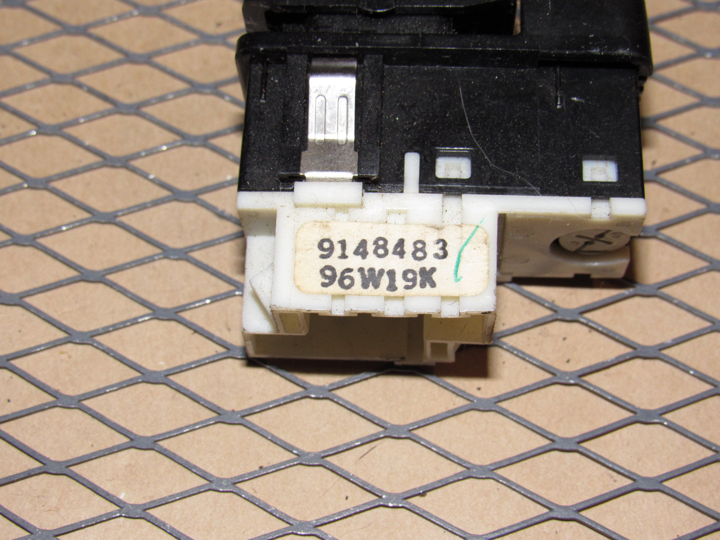 95 96 97 Volvo 850 OEM Central Power Door Lock Switch