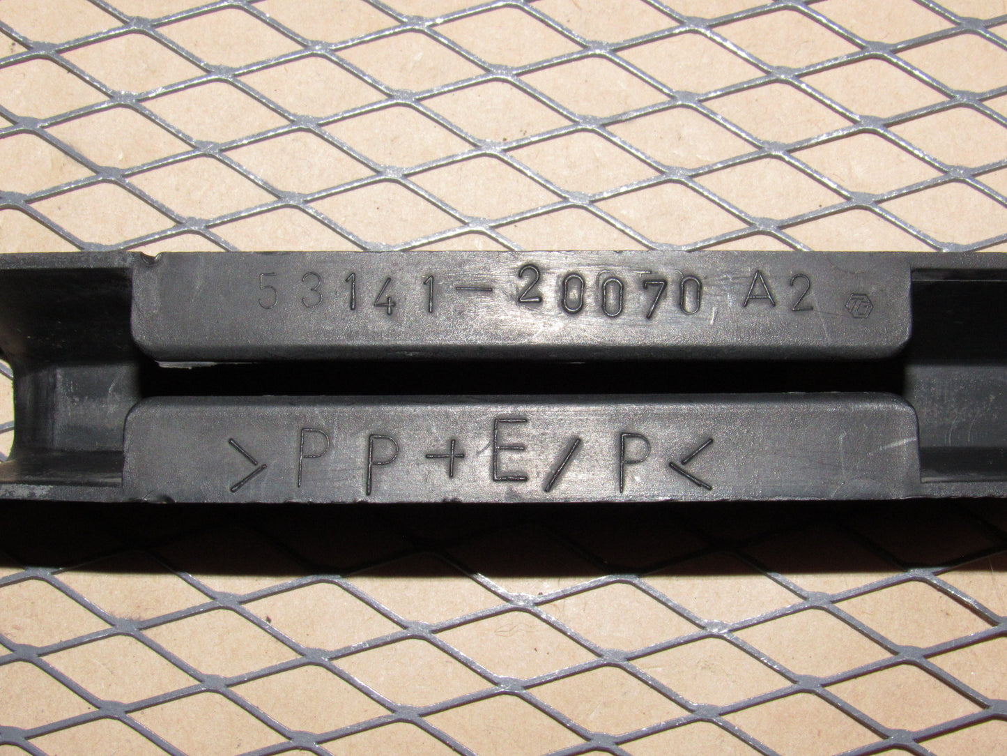 94 95 96 97 98 99 Toyota Celica OEM Front Bumper Radiator Grille Garnish Cover