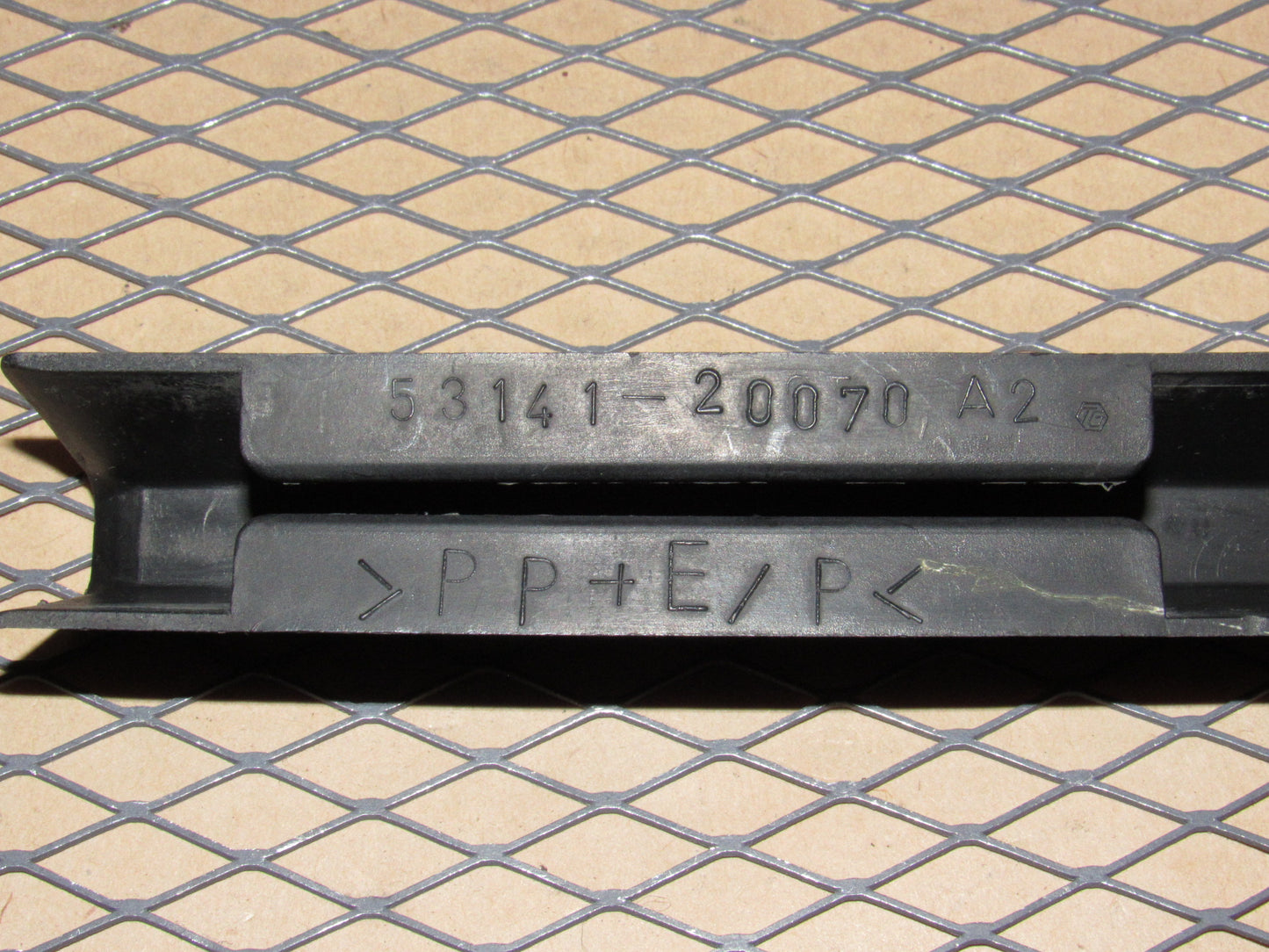 94 95 96 97 98 99 Toyota Celica OEM Front Bumper Radiator Grille Garnish Cover