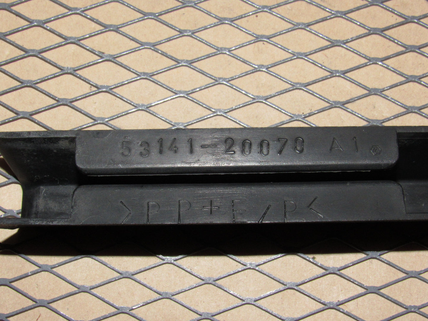 94 95 96 97 98 99 Toyota Celica OEM Front Bumper Radiator Grille Garnish Cover