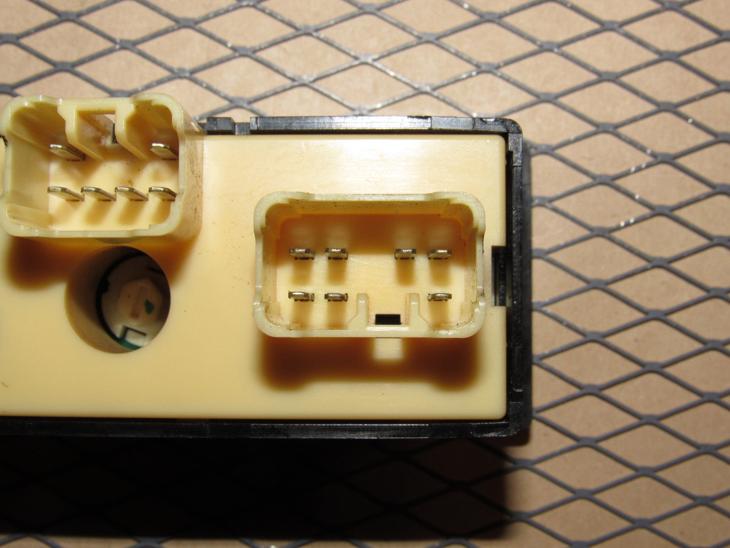 92 93 94 Isuzu Trooper OEM Power Mirror Switch