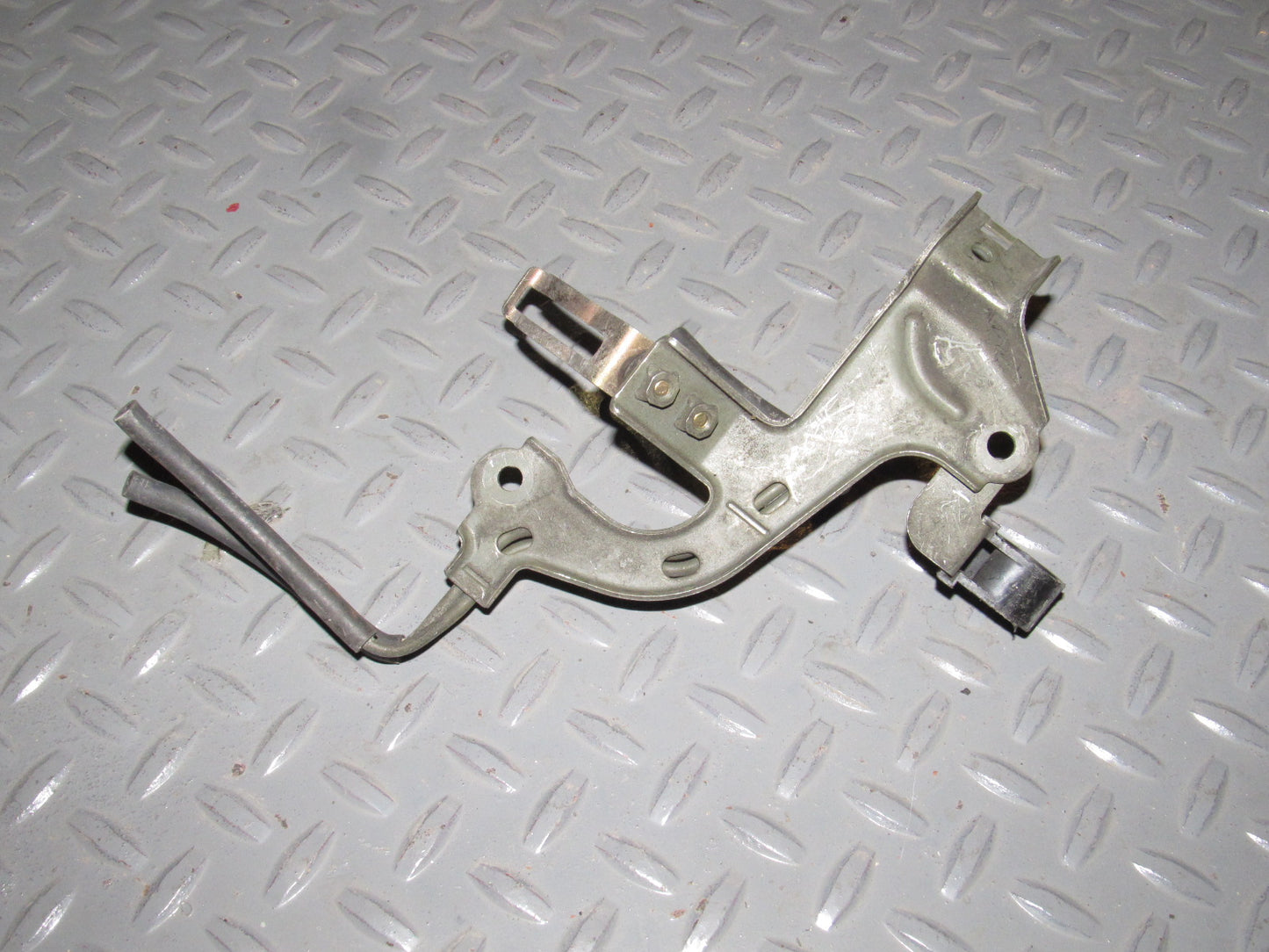 90 91 92 93 Celica ST 1.6L OEM EGR Valve Amplifier Booster Holder Bracket