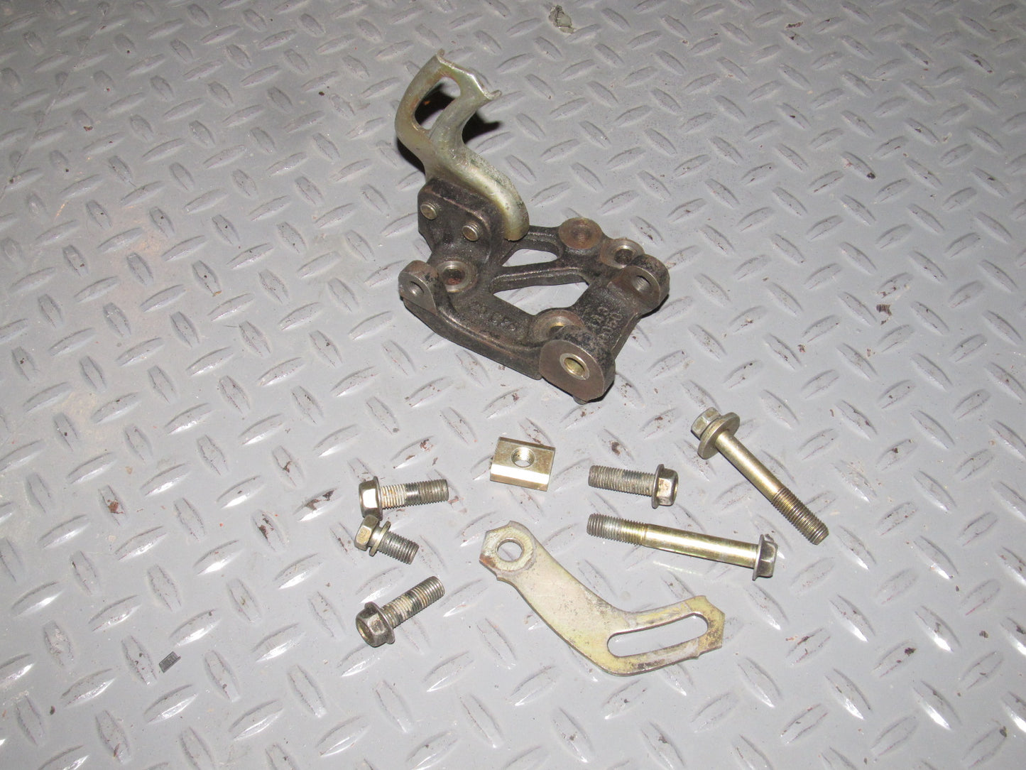 94 95 96 97 98 99 Toyota Celica 2.2L 5SFE OEM Power Steering Pump Mounting Bracket