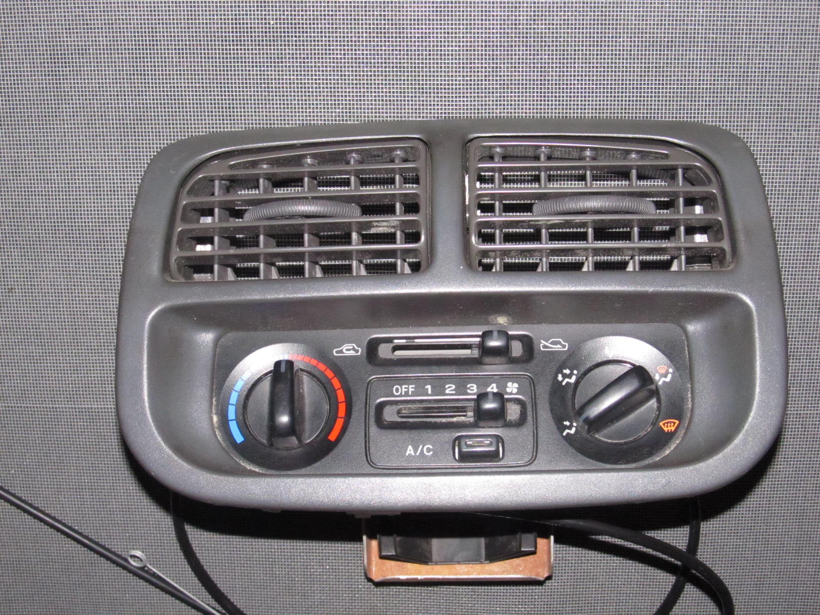 95-99 Subaru Impreza Outback OEM Climate Control Unit