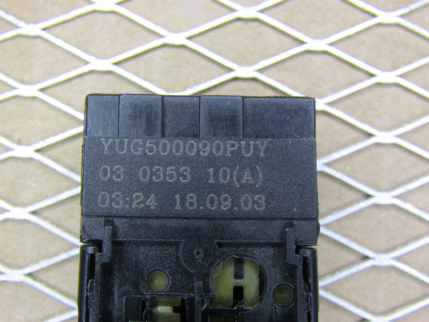 03 04 Land Rover Discovery 2 OEM Sunroof Moon Roof Isolator Lock Switch