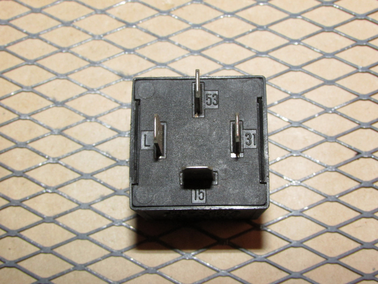 Audi & Volkswagen Relay (72) 191 955 529